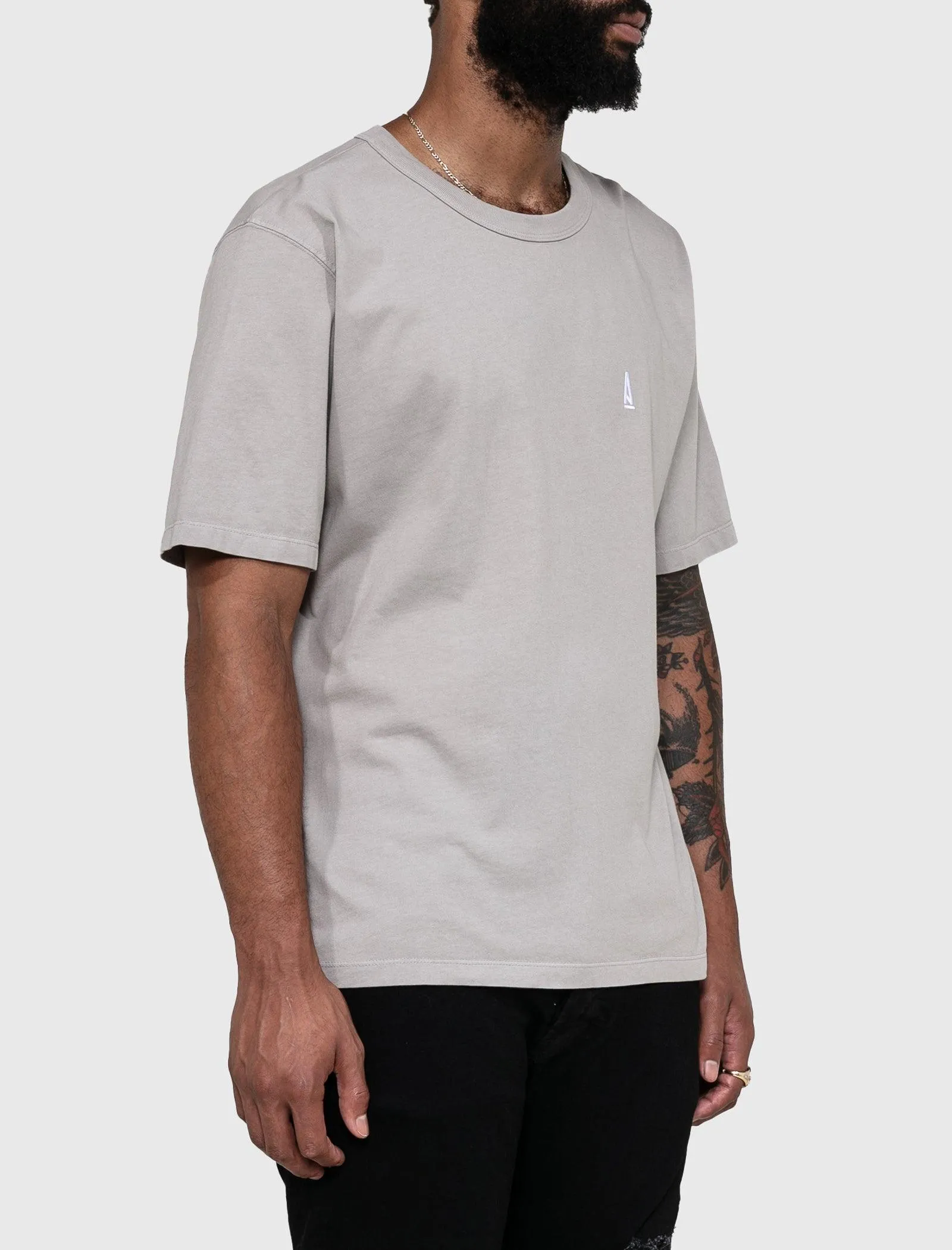 Ein Logo-T-Shirt