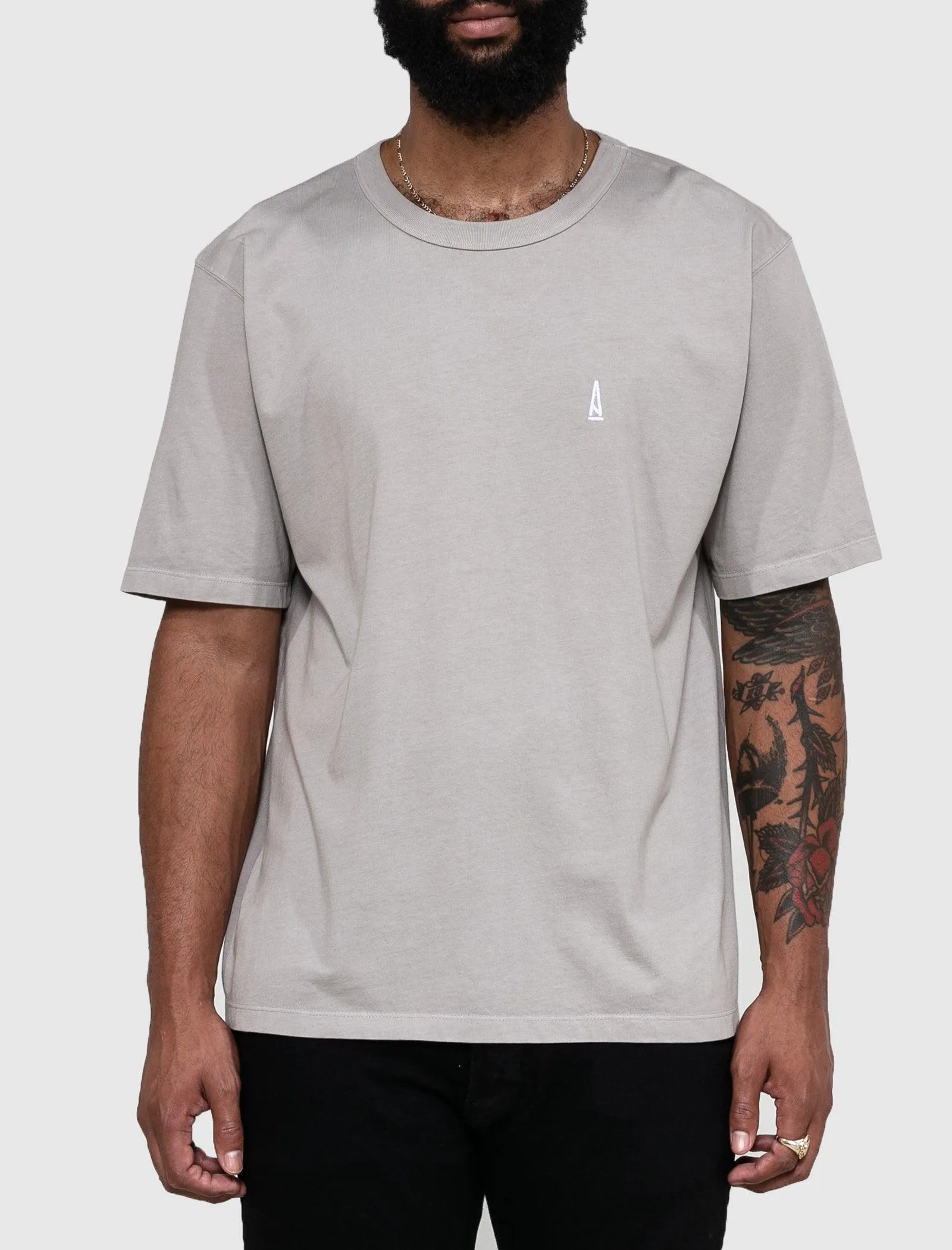 Ein Logo-T-Shirt
