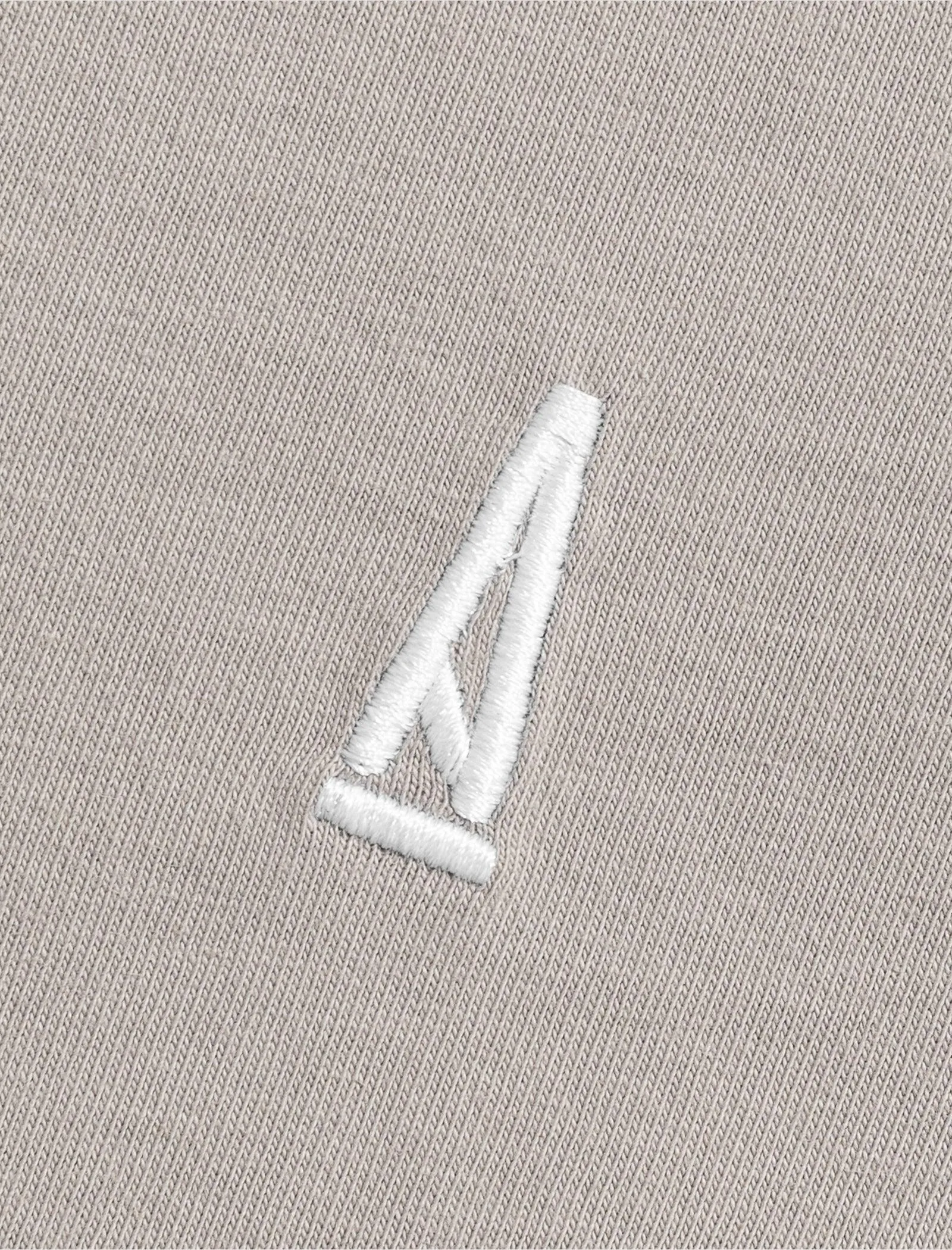 Ein Logo-T-Shirt