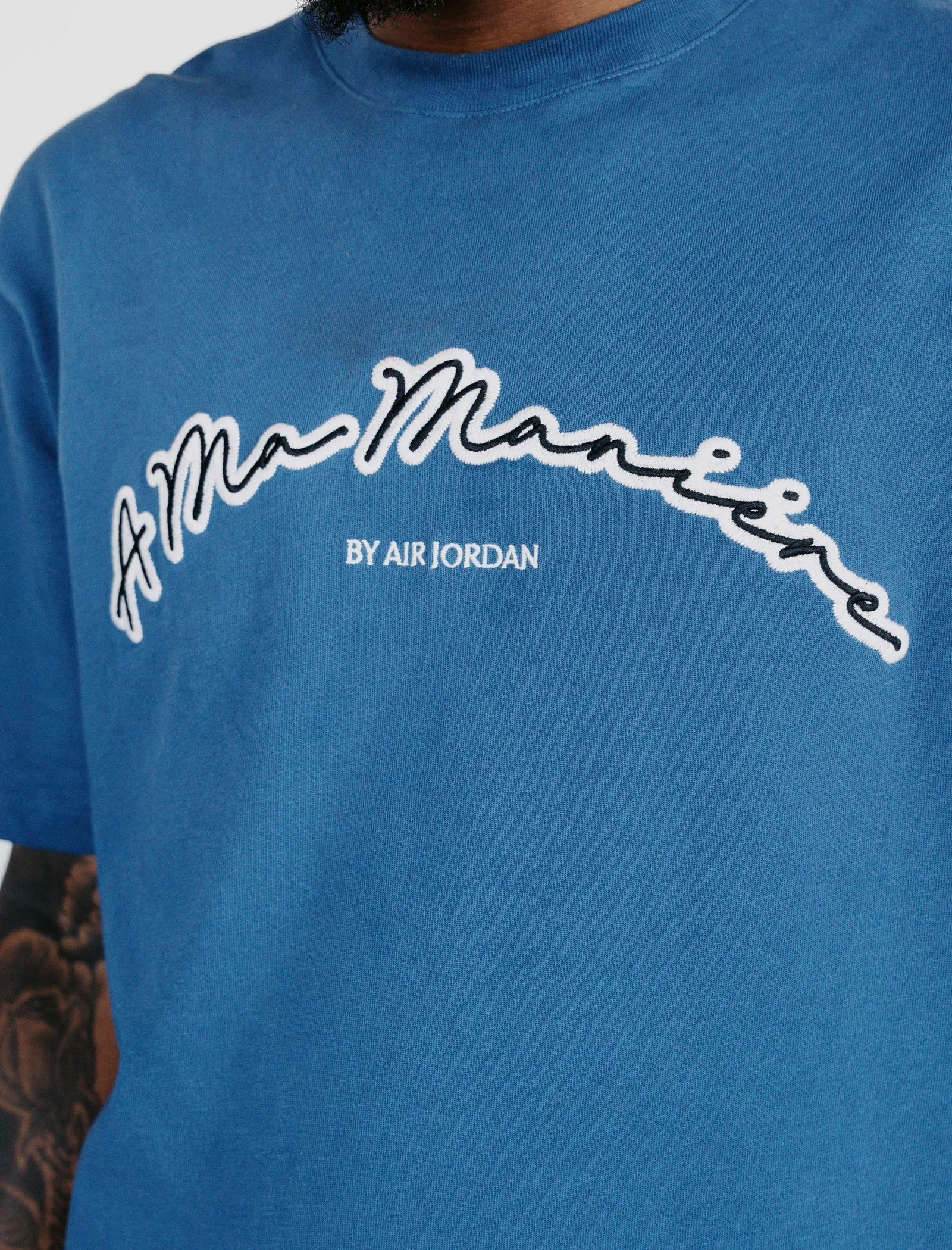 A MA MANIÉRE KURZARMLIGES T-SHIRT