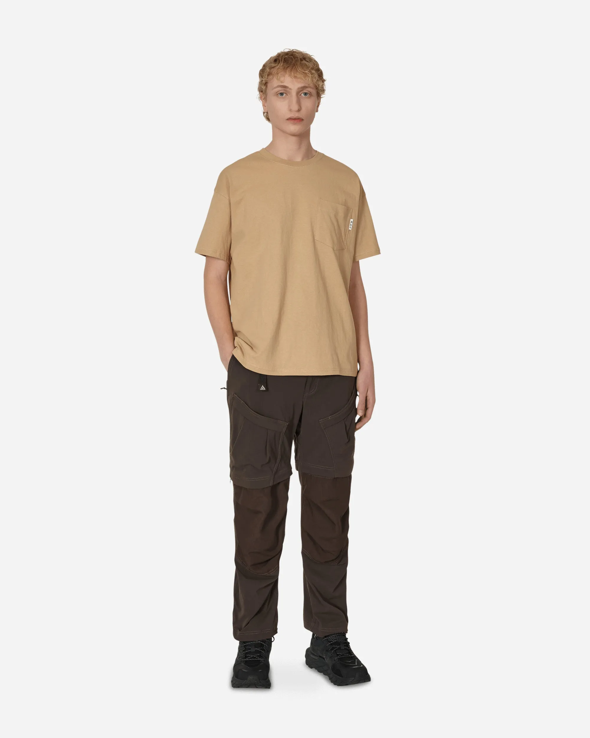 Abc. 123. Beiges T-Shirt mit Rundhalsausschnitt