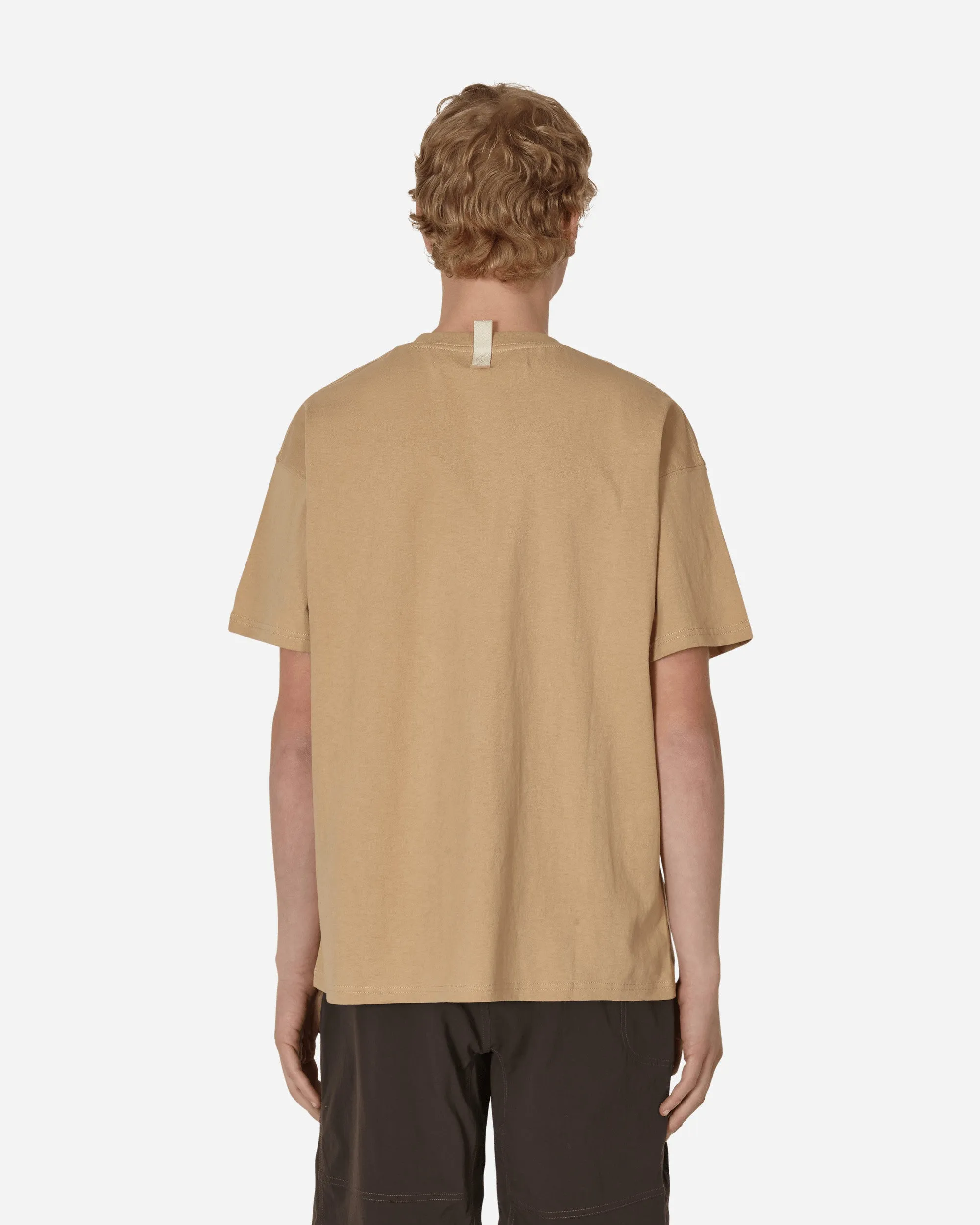 Abc. 123. Beiges T-Shirt mit Rundhalsausschnitt