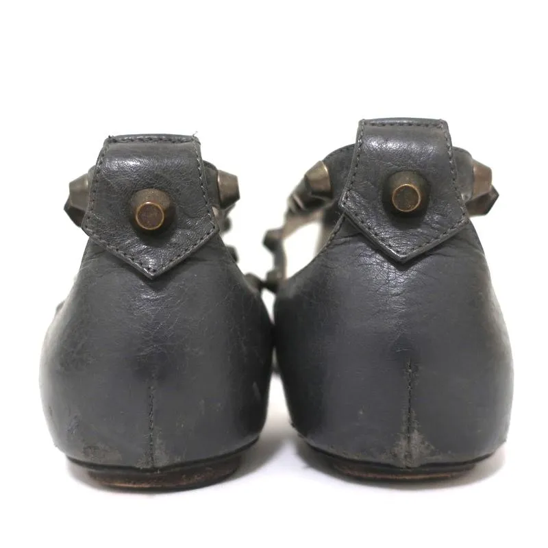 Balenciaga Nieten-T-Riemchen-Sandalen Dunkelgraues Leder Größe 37,5 Flache Zehenstegsandale