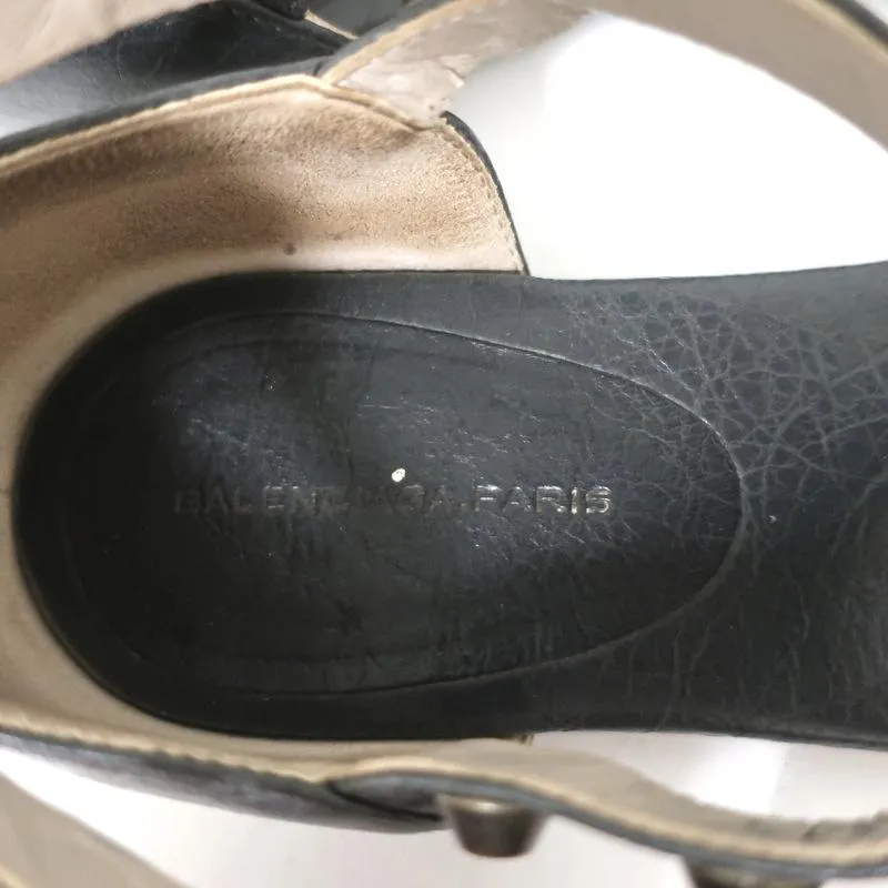 Balenciaga Nieten-T-Riemchen-Sandalen Dunkelgraues Leder Größe 37,5 Flache Zehenstegsandale
