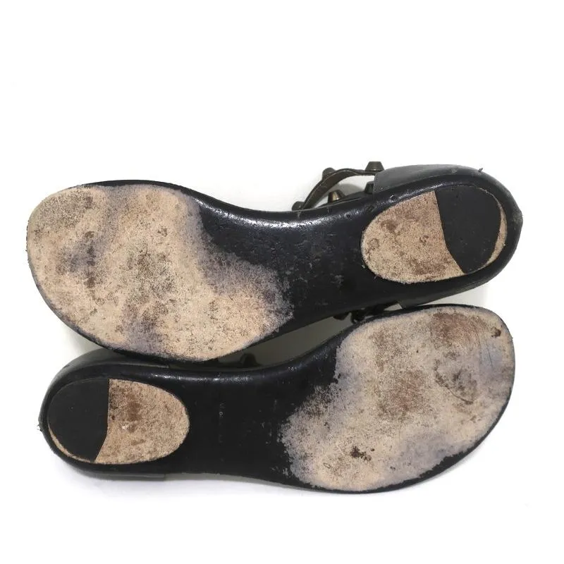 Balenciaga Nieten-T-Riemchen-Sandalen Dunkelgraues Leder Größe 37,5 Flache Zehenstegsandale
