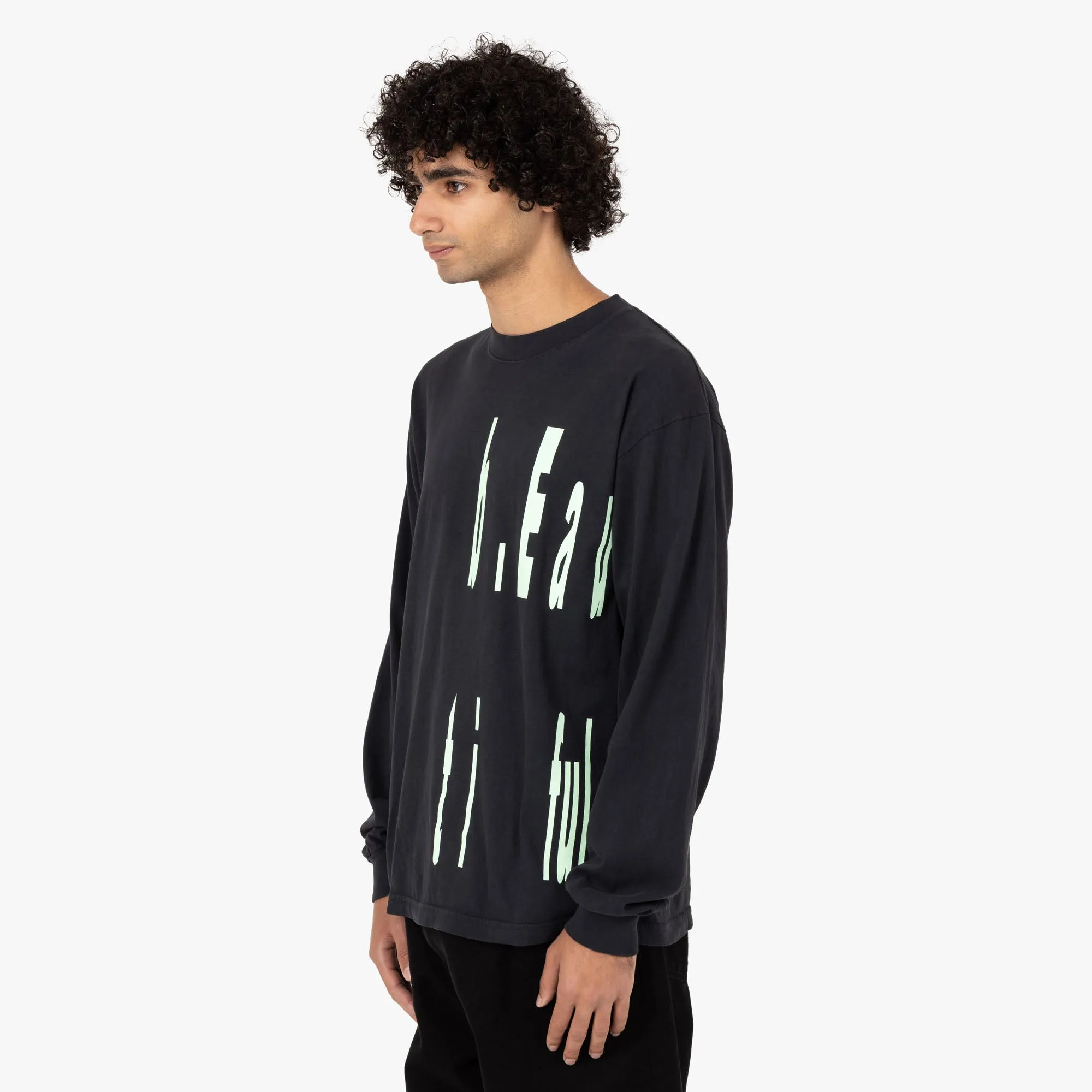 Schönes Langarm-Shirt mit Logo links / Schwarz
