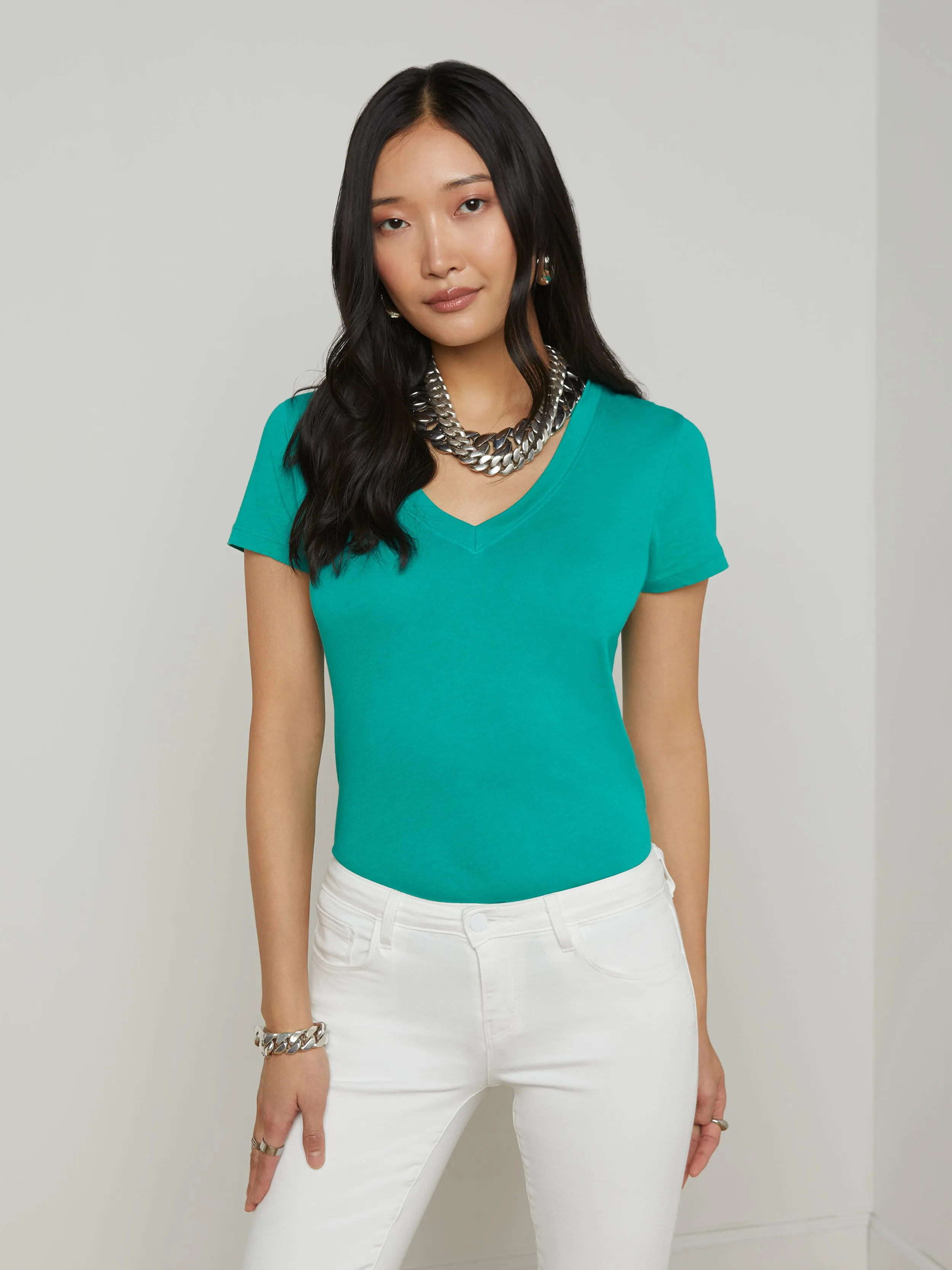 Becca Baumwoll-V-Ausschnitt T-Shirt