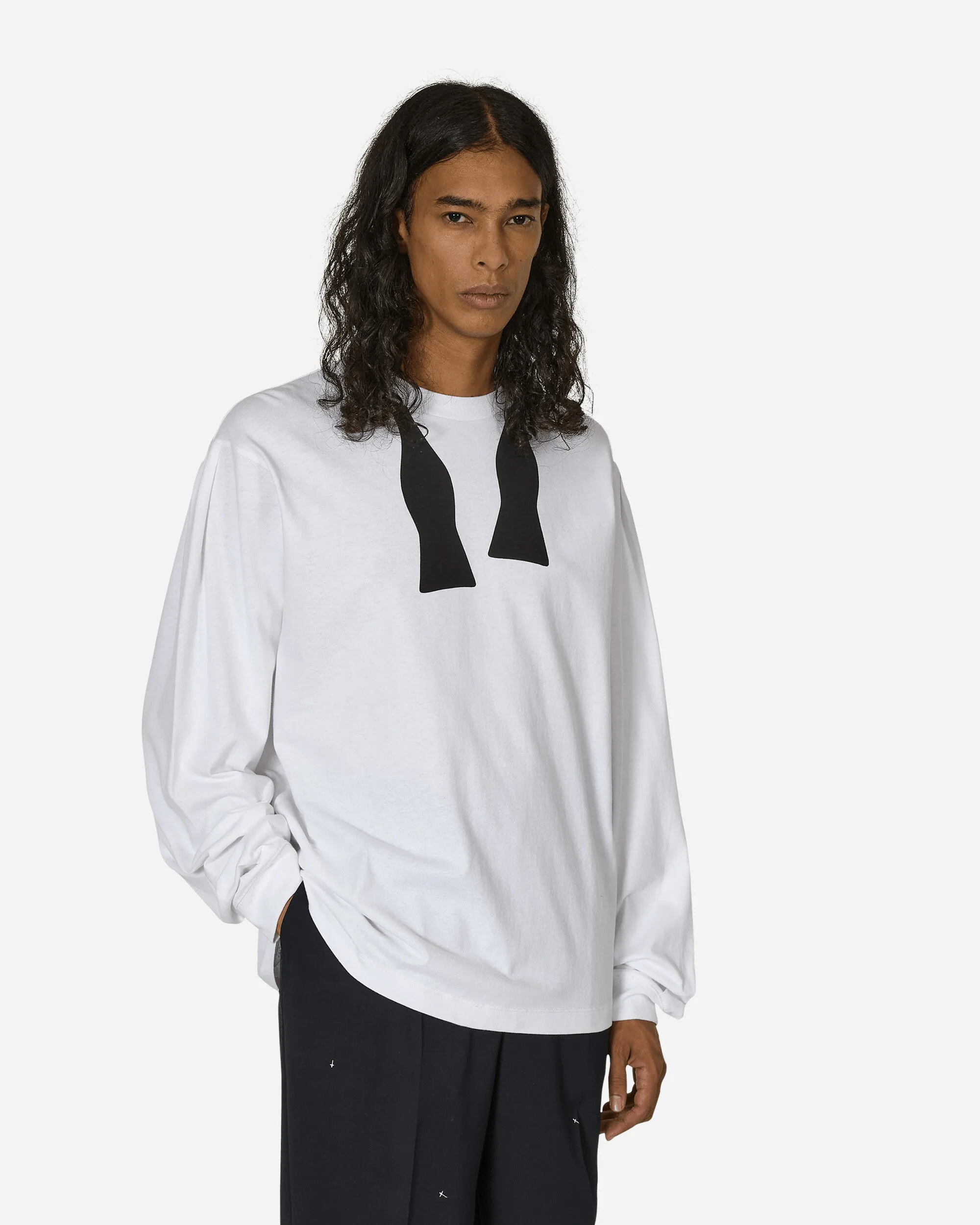 Langarm-T-Shirt mit Fliege in Weiß