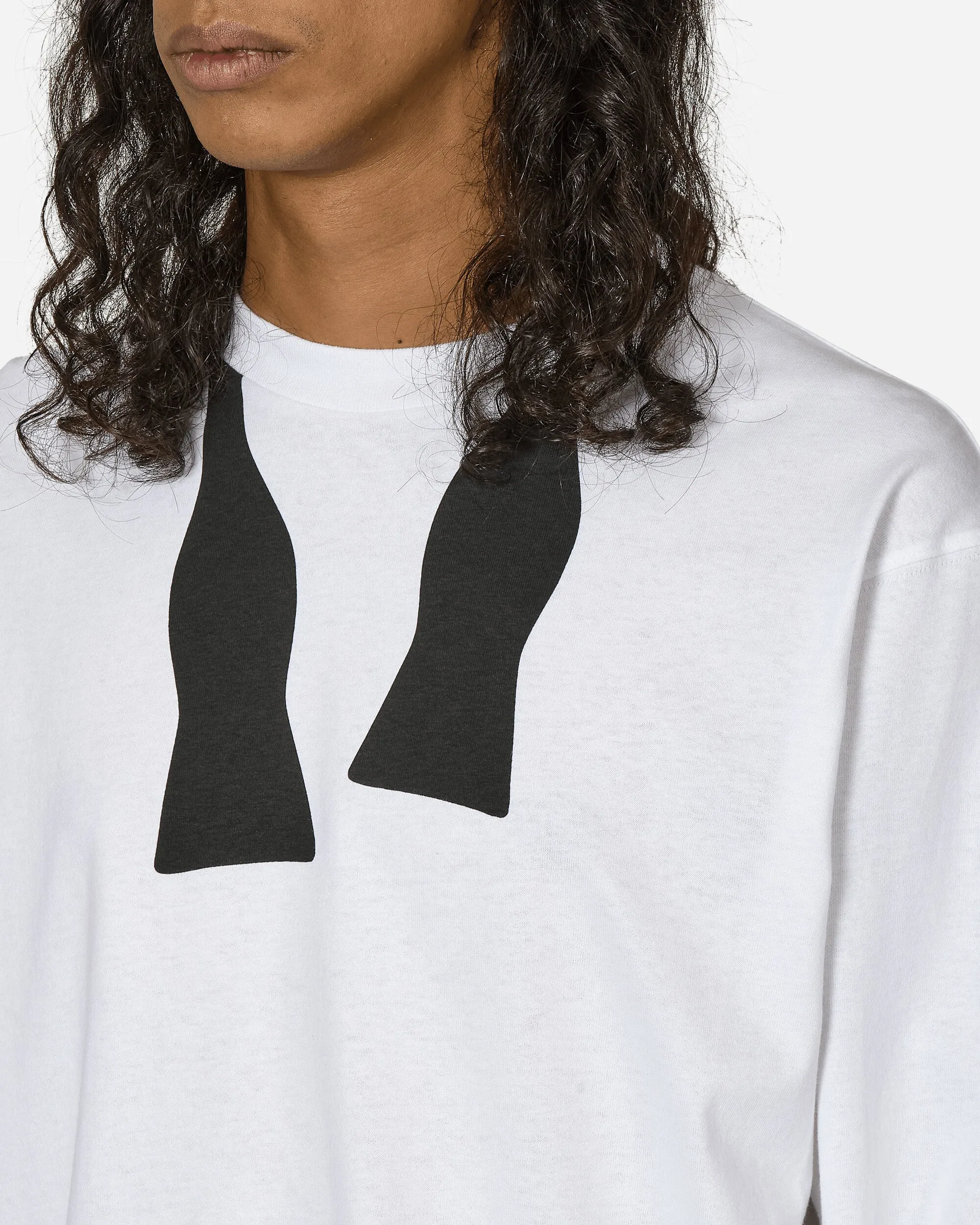 Langarm-T-Shirt mit Fliege in Weiß