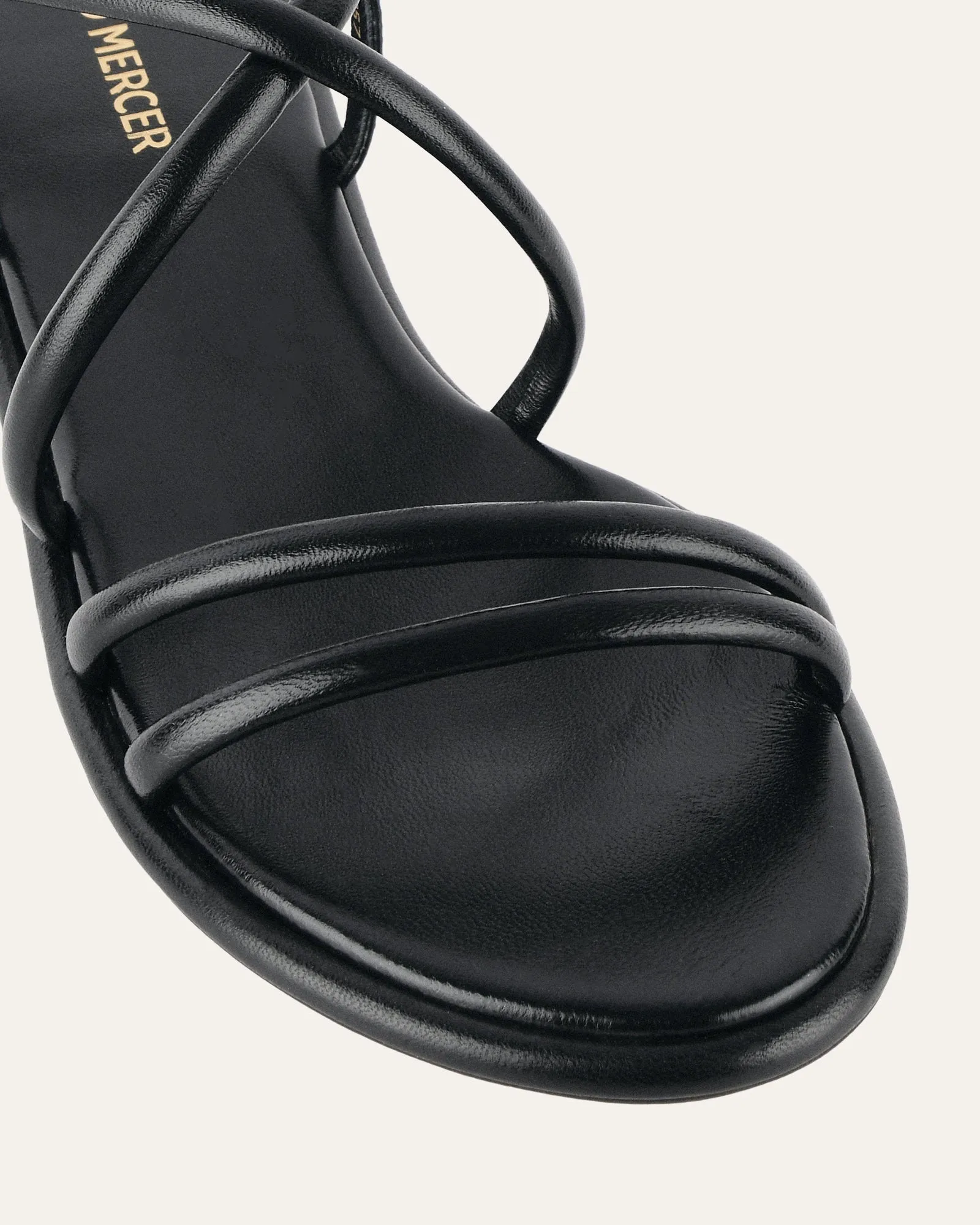 CATALINA FLACHE SANDALEN AUS SCHWARZEM LEDER