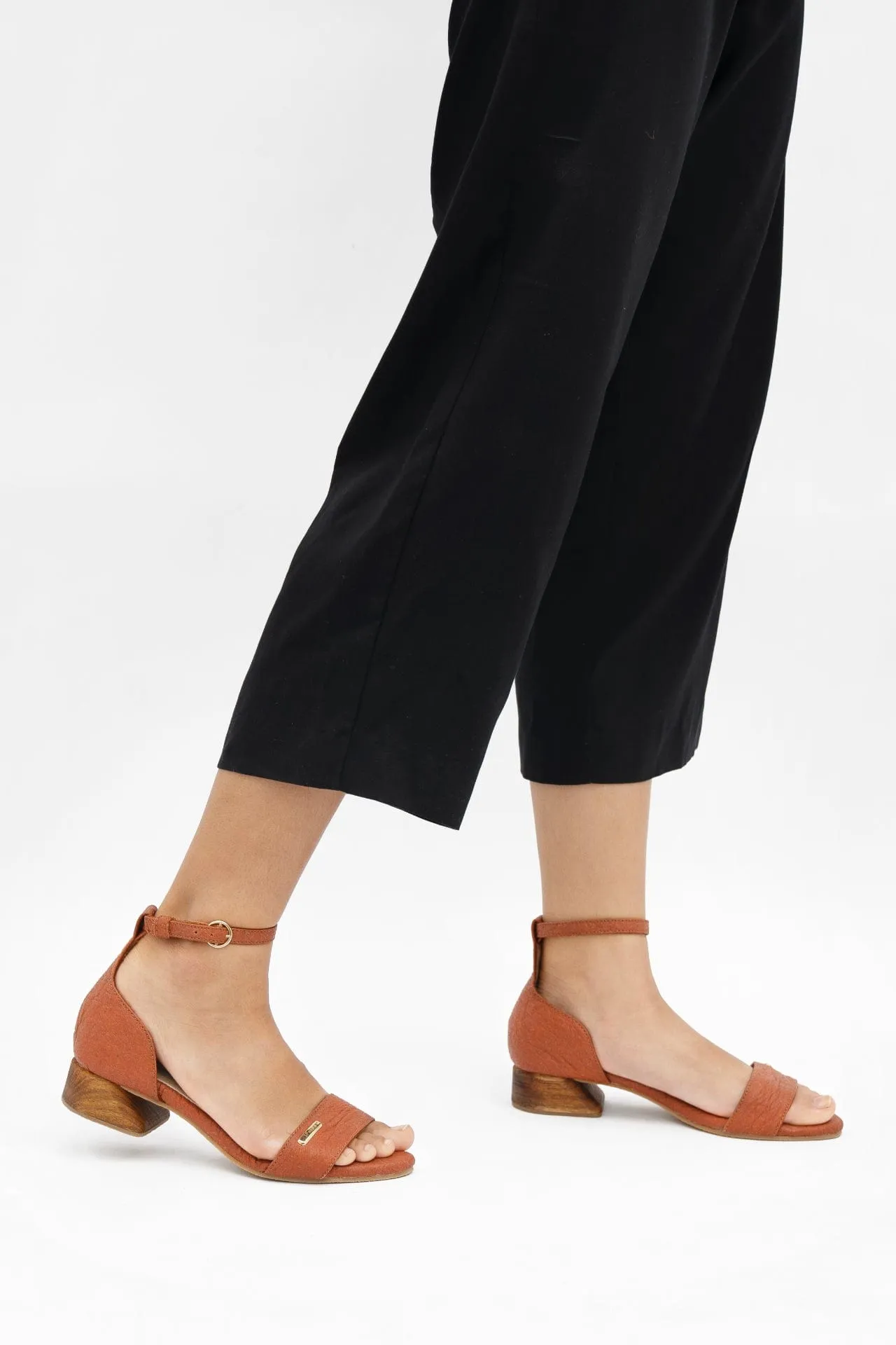Chicago Piñatex® Vegan Leder Knöchelriemen Pumps | Canela