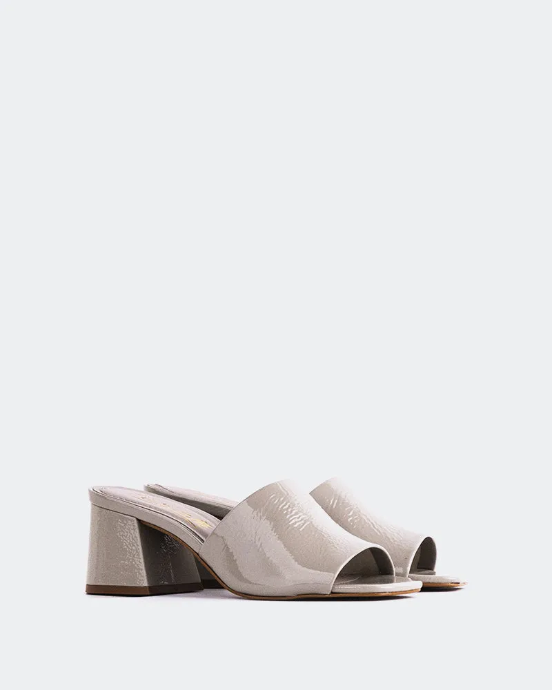 Clarabelle Grau Naplack