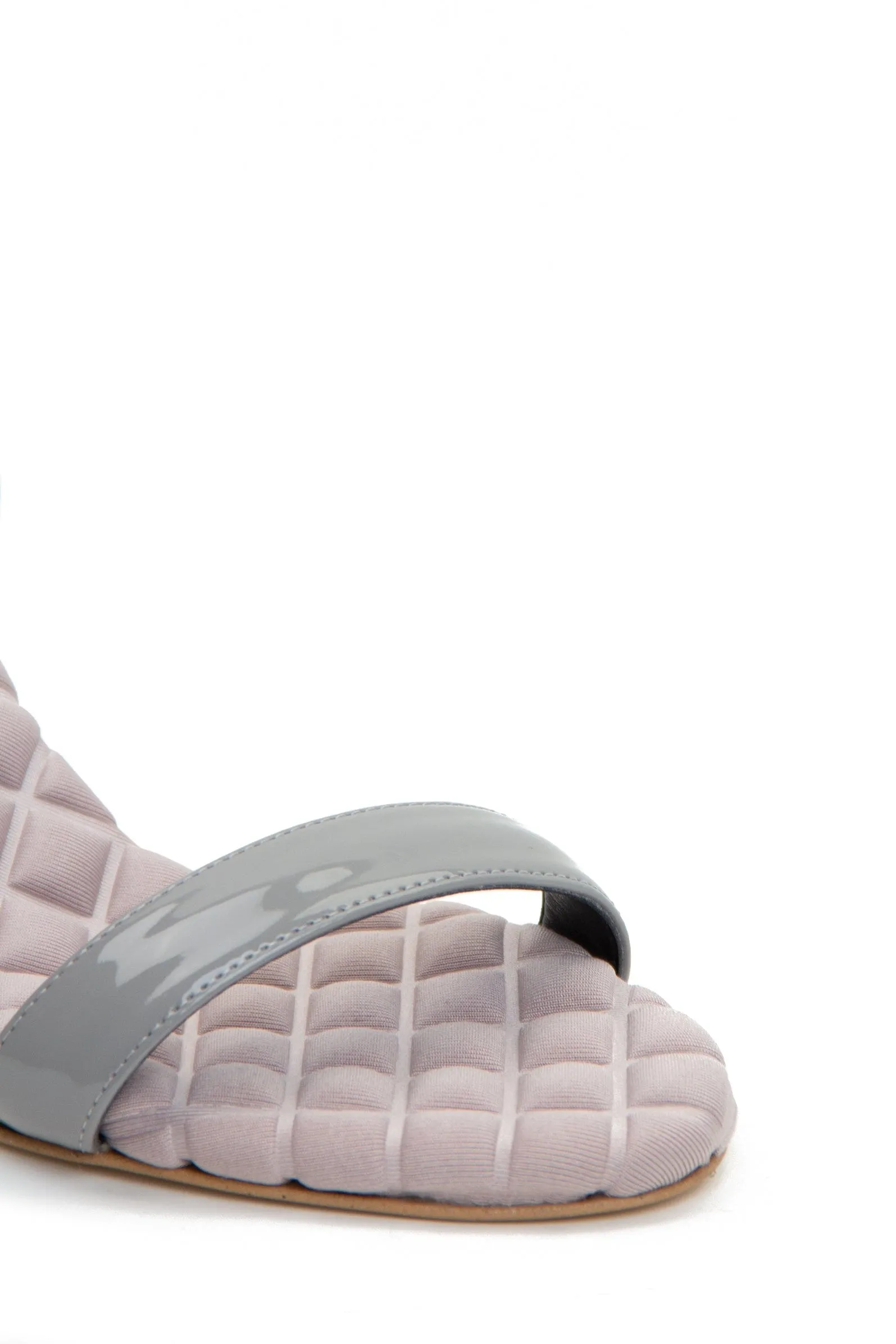 Claudia Vegan Lack-Hochhackige Slingback-Sandalen | Grau