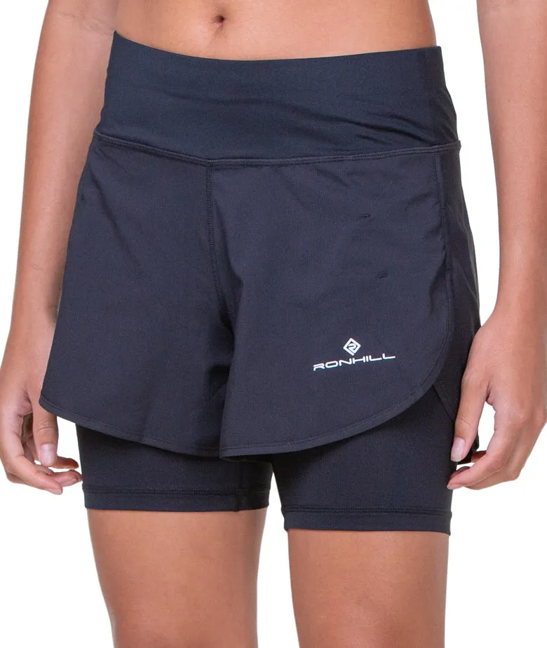 Bekleidung Ronhill Damen Ronhill Tech 4,5 Zoll Twin 2 in 1 Laufshorts für Frauen - Schwarz