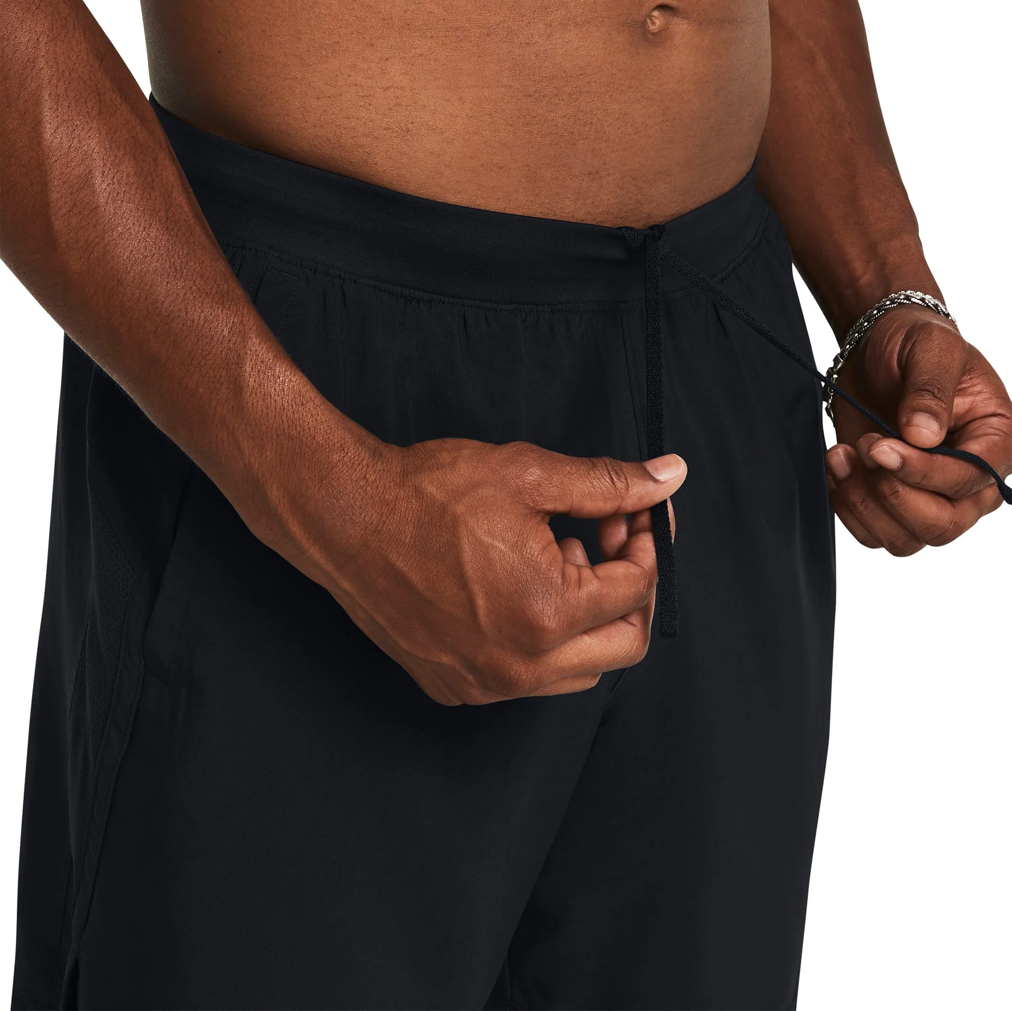Bekleidung Under Armour Herren Under Armour Launch 7 Zoll Herren Laufshorts - Schwarz