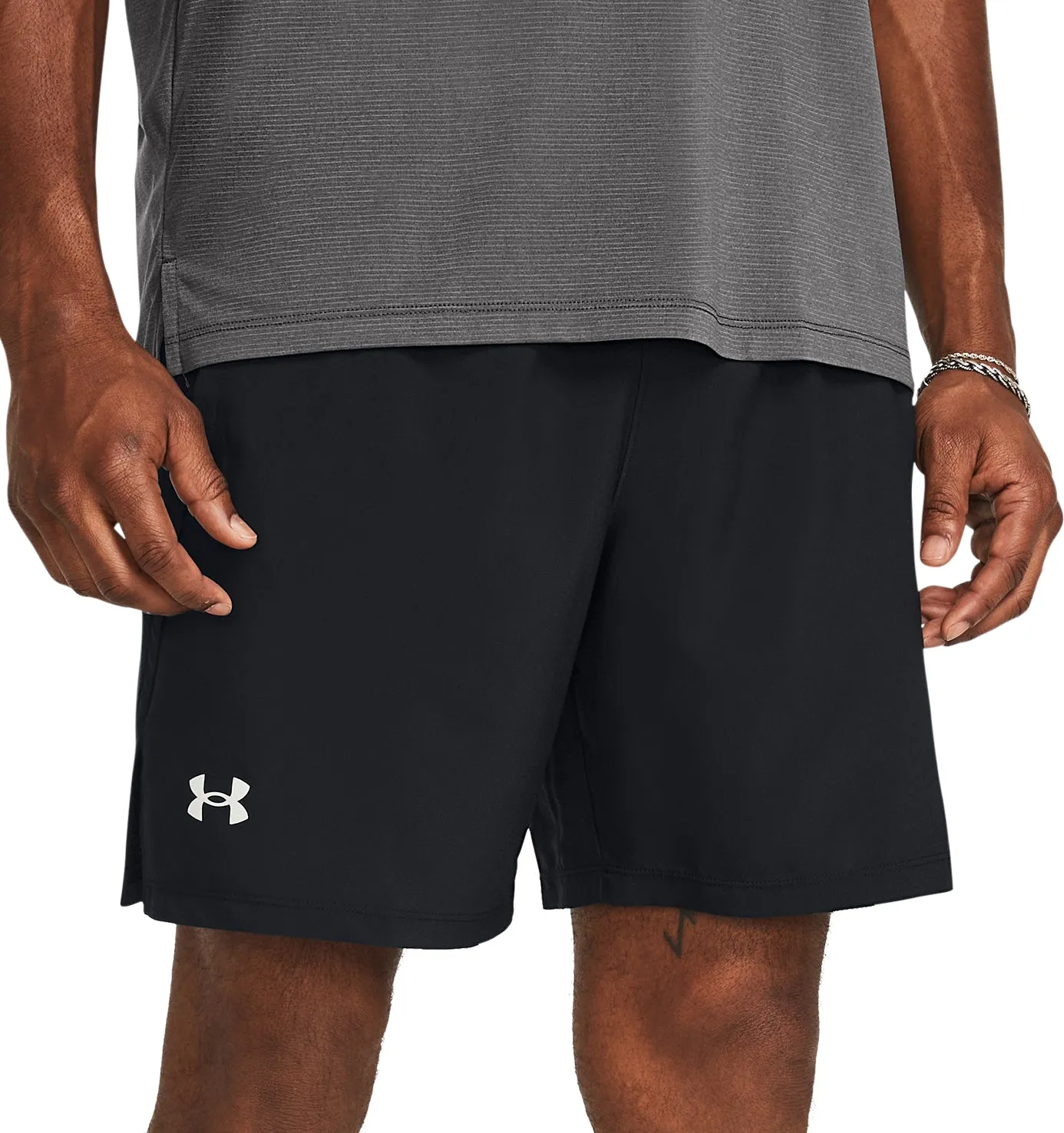Bekleidung Under Armour Herren Under Armour Launch 7 Zoll Herren Laufshorts - Schwarz