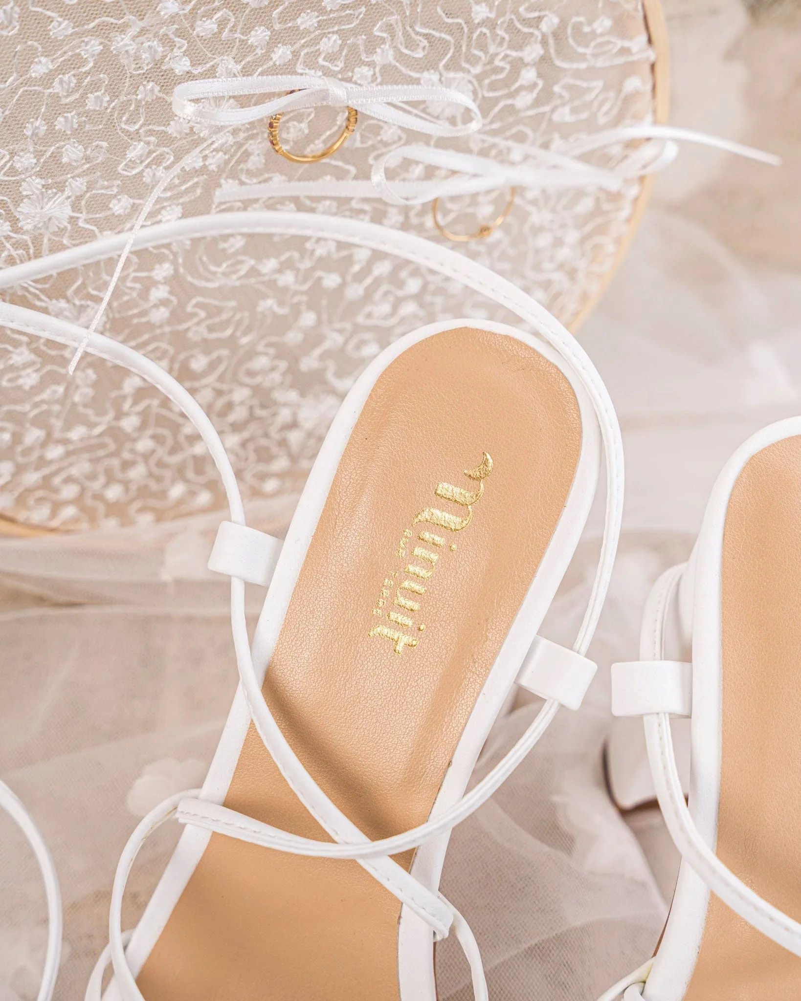 Cupid Vegan Recycelte Körnchen-Absatz-Sandalen | Weiß