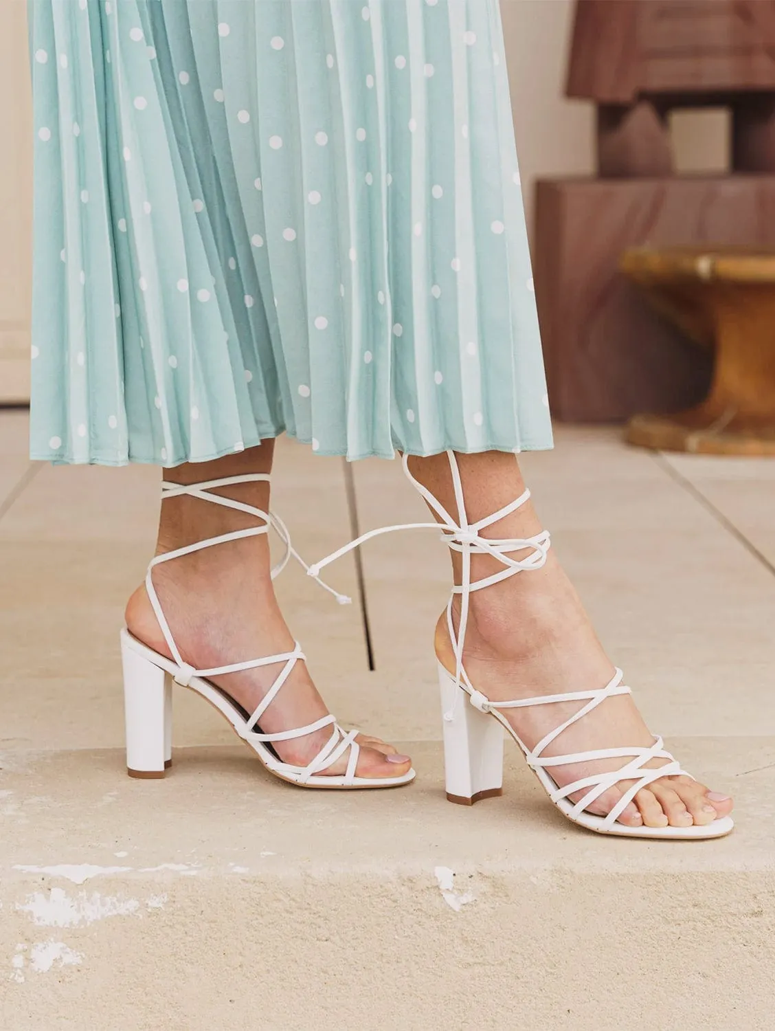 Cupid Vegan Recycelte Körnchen-Absatz-Sandalen | Weiß