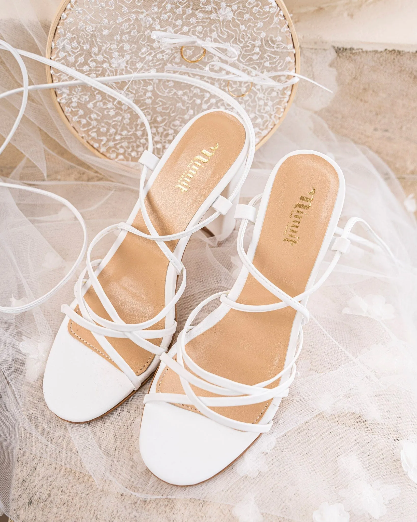Cupid Vegan Recycelte Körnchen-Absatz-Sandalen | Weiß