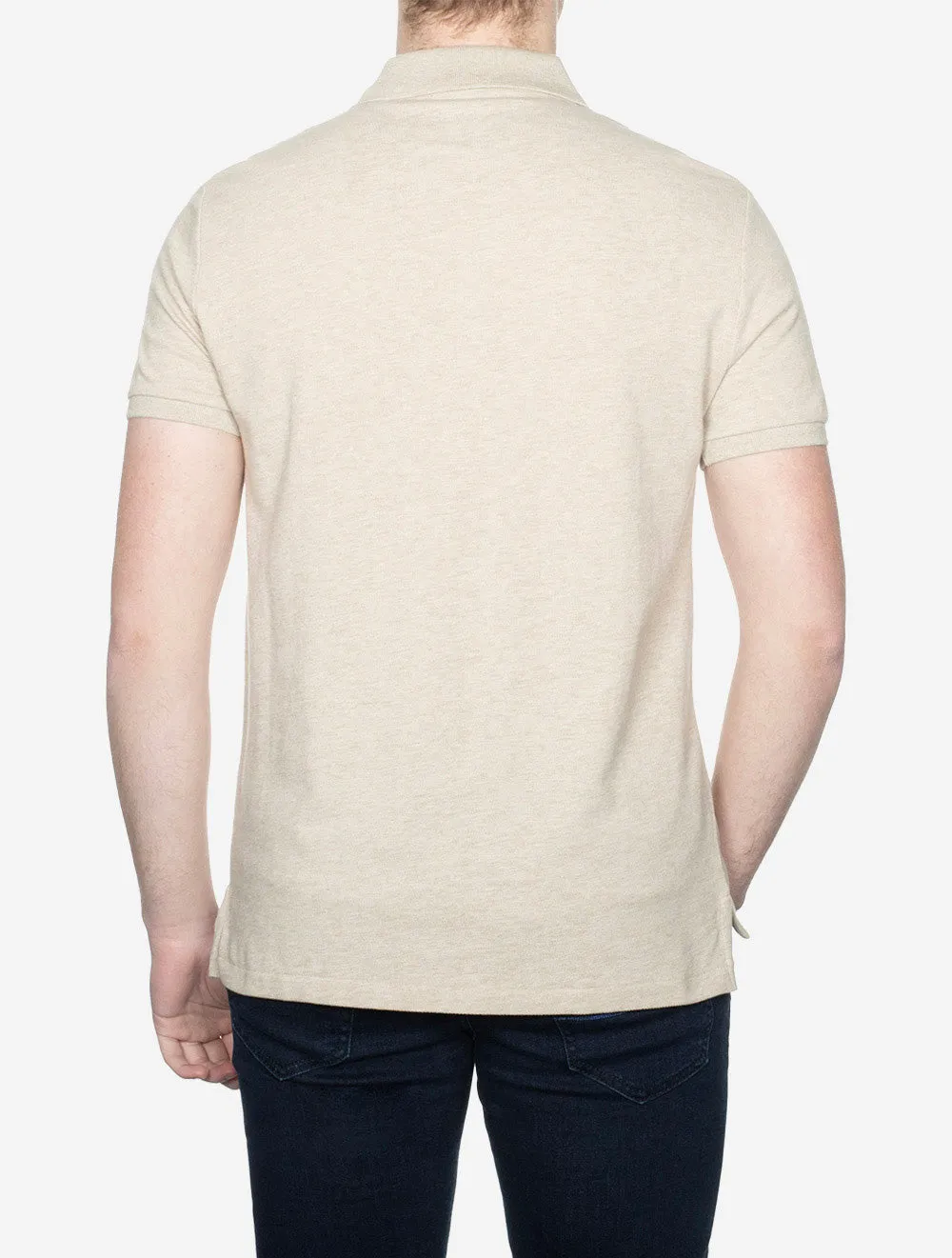 Maßgeschneidertes schlankes Mesh-Polohemd in Stein