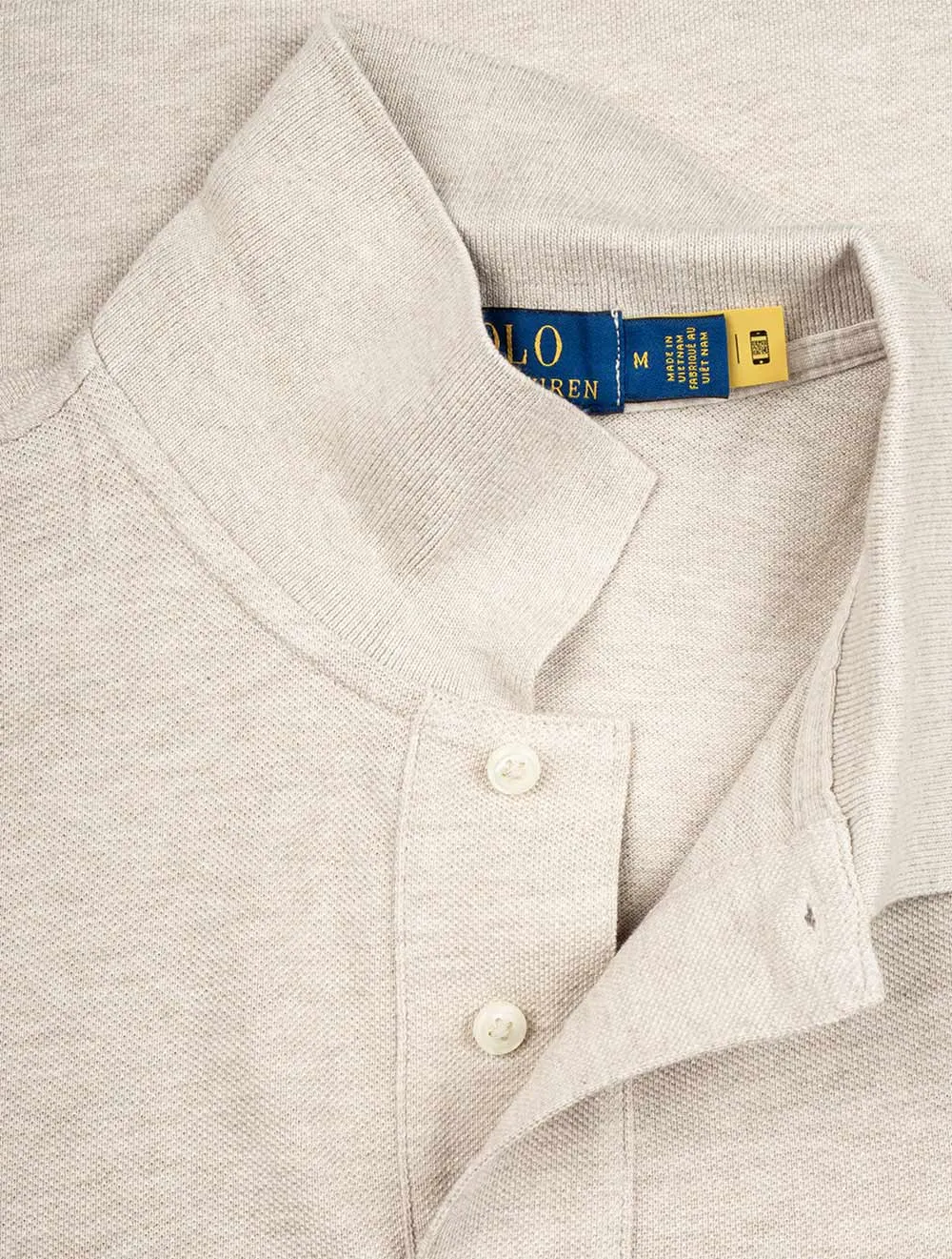 Maßgeschneidertes schlankes Mesh-Polohemd in Stein
