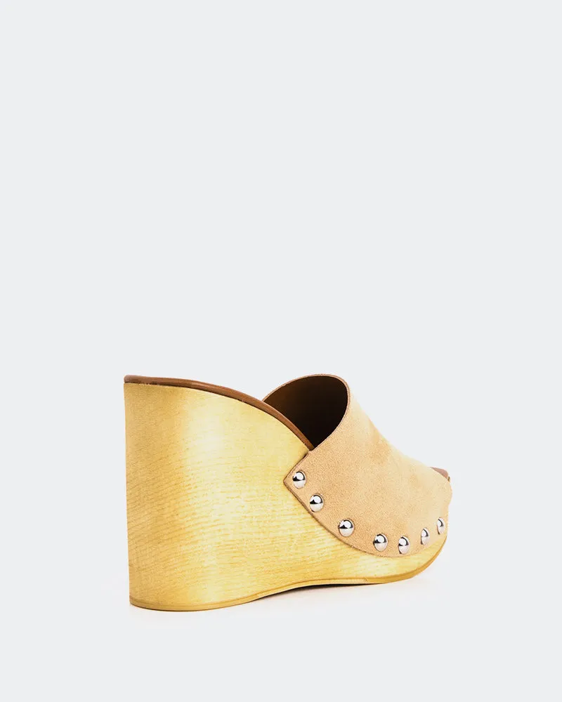 Emeline Nackt Wildleder