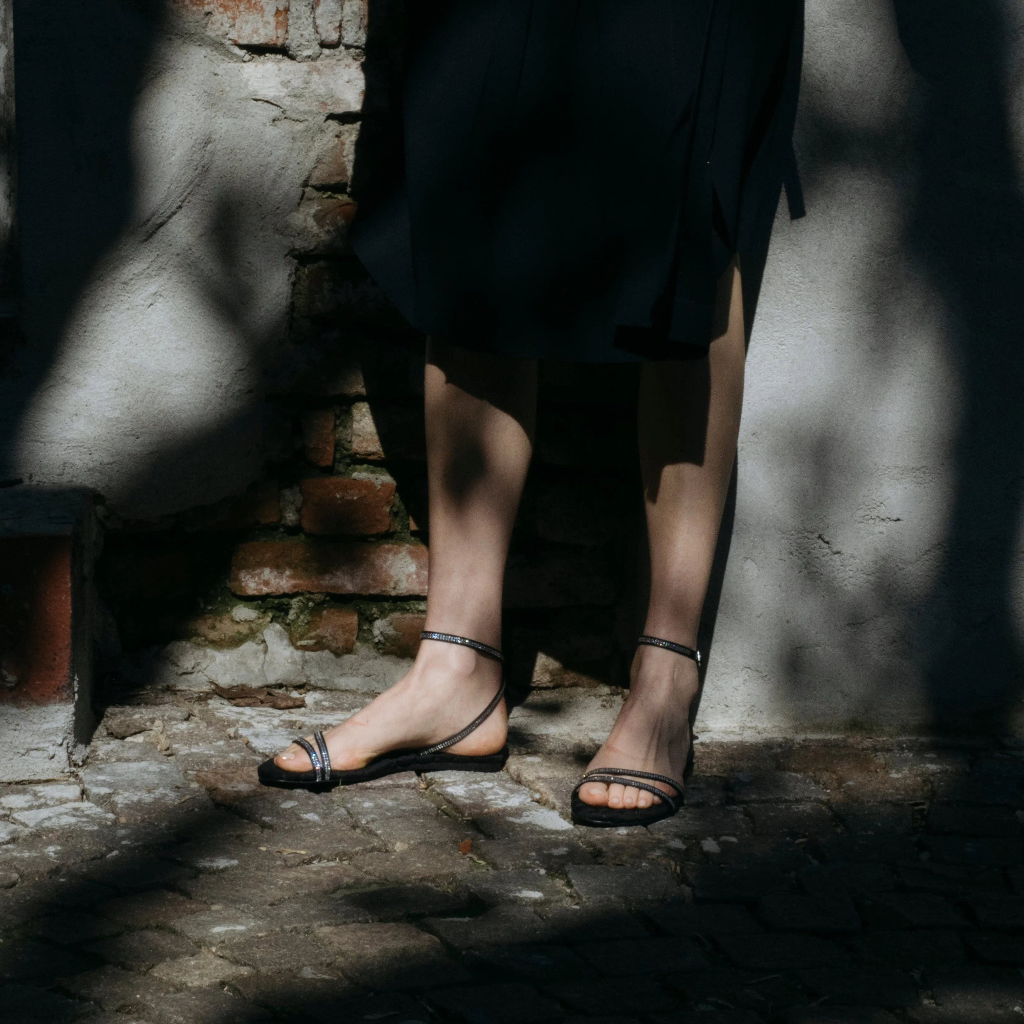 Faye Vegan Baumwoll-Sandalen mit Polsterung | Schwarzer Kristall