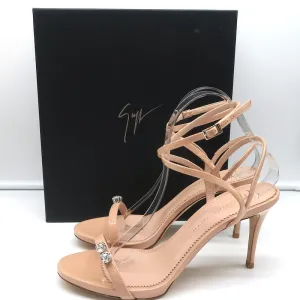 Giuseppe Zanotti Sandalen mit Kristallverzierungen Ellie Nude Lack Größe 39.5 NEU