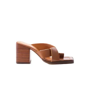 Justina Tan Leder