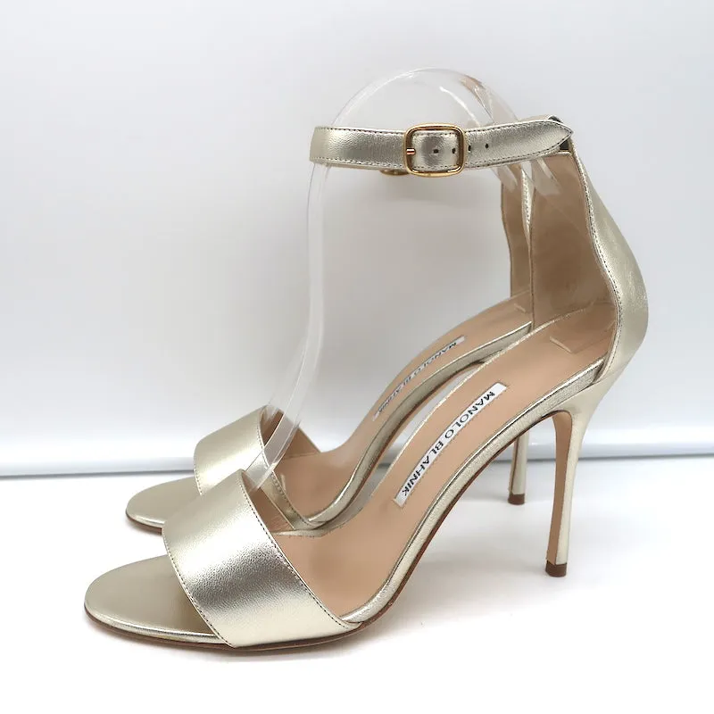 Manolo Blahnik Tres Riemchensandalen Gold Metallic Leder Größe 38.5 NEU