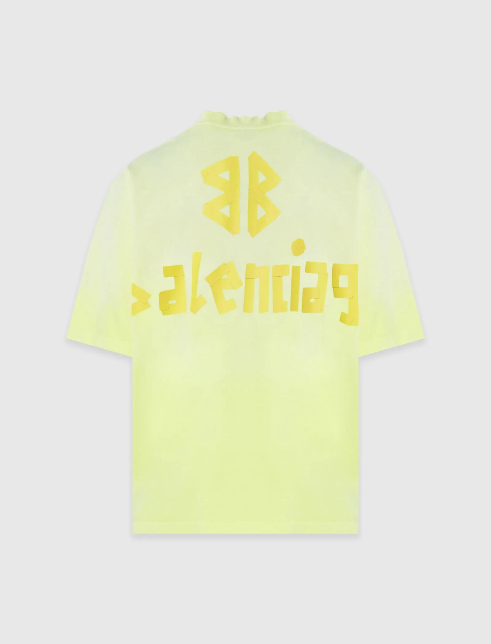 MITTELGESCHNITTENES T-SHIRT