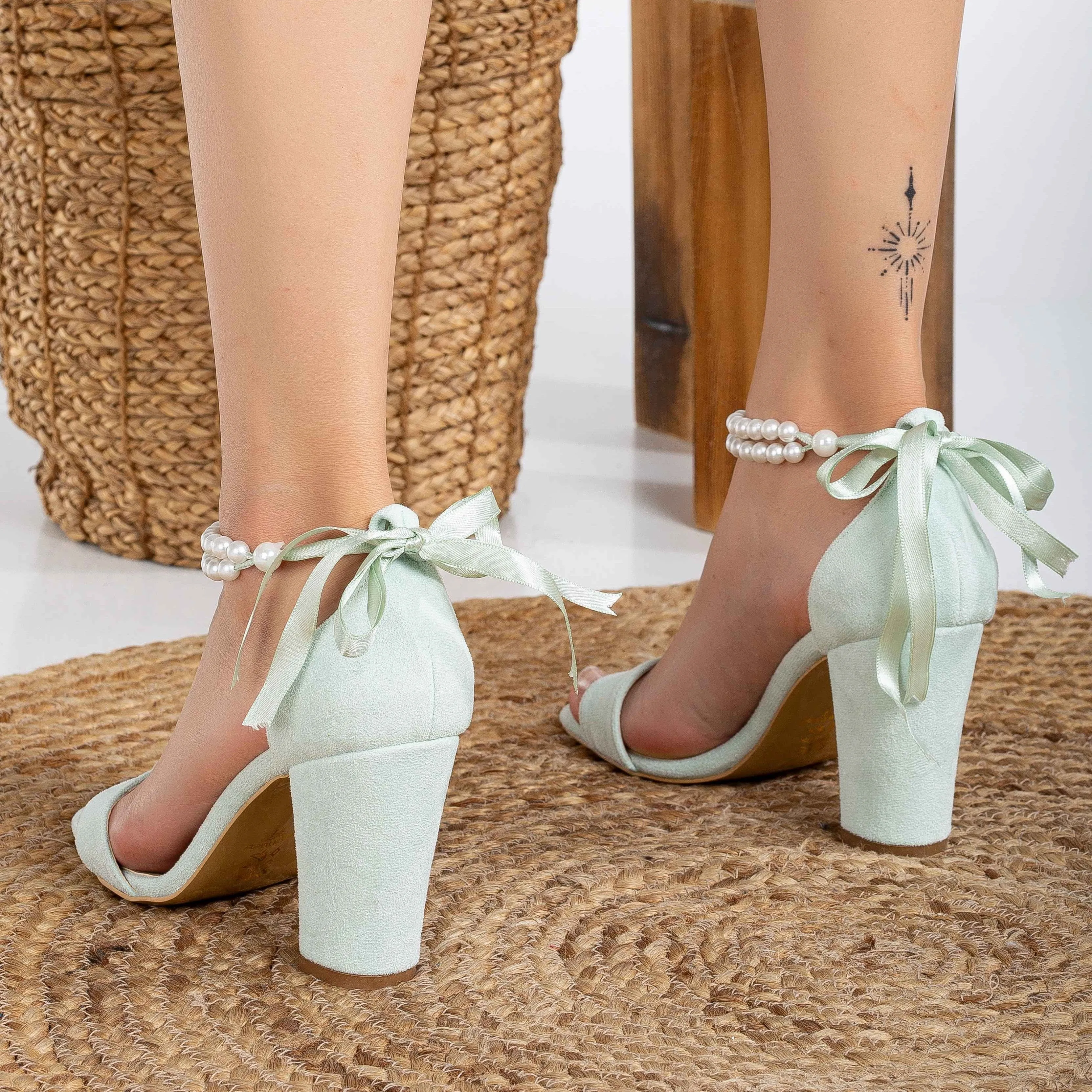 Melissa Vegan Wildleder Perlen Sandalen mit Absatz | Minzgrün
