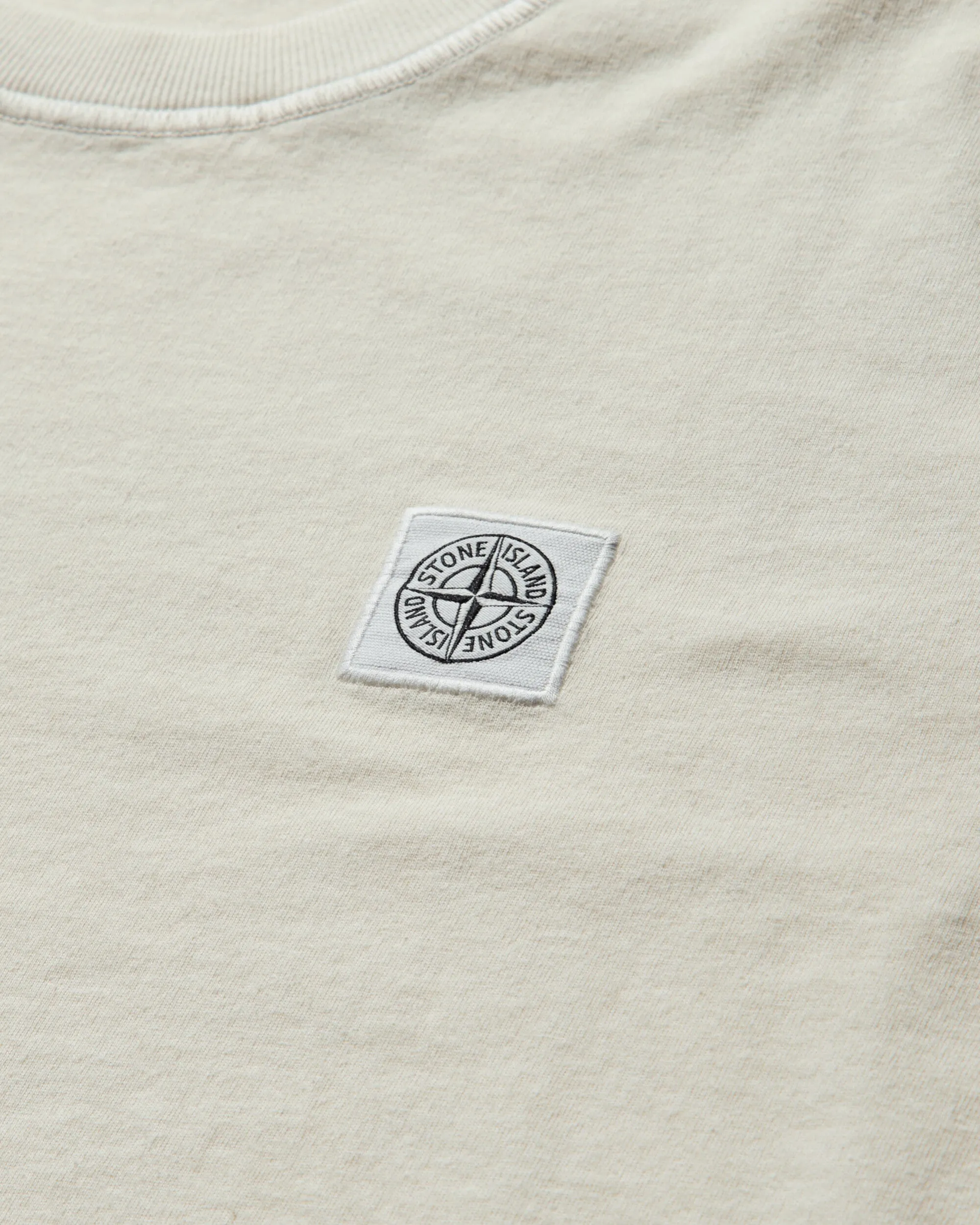 Herren Logo T-Shirt in Elfenbein mit Garment-Dyed-Optik