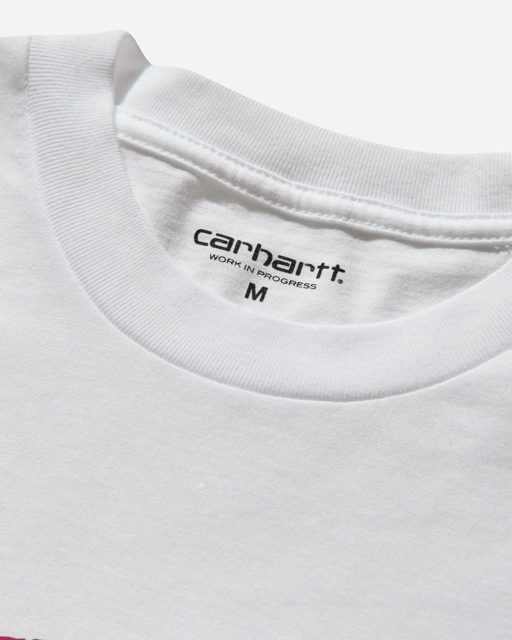 Herren T-Shirt mit auffälligem Schriftzug in Weiß
