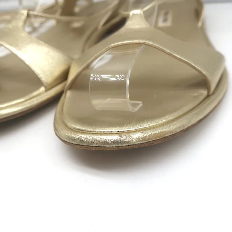 Miu Miu Flache Gladiatoren-Sandalen mit Knöchelriemen Gold Metallic Leder Größe 38.5