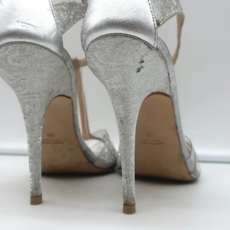 Monique Lhuillier T-Riemen Sandalen aus PVC & Silber Glitzer Größe 36 mit offener Spitze und Absatz