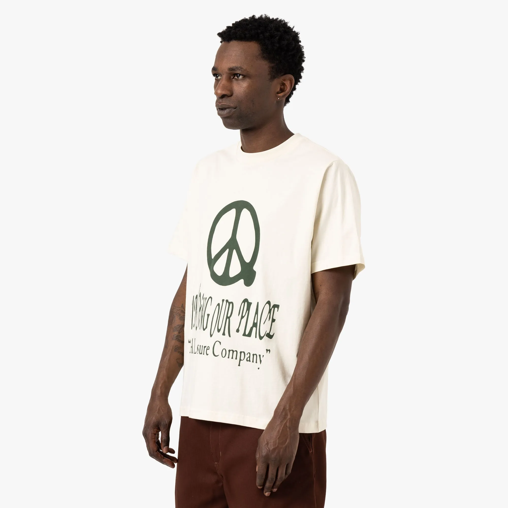Museum Of Peace & Quiet Unser Platz T-Shirt / Knochen