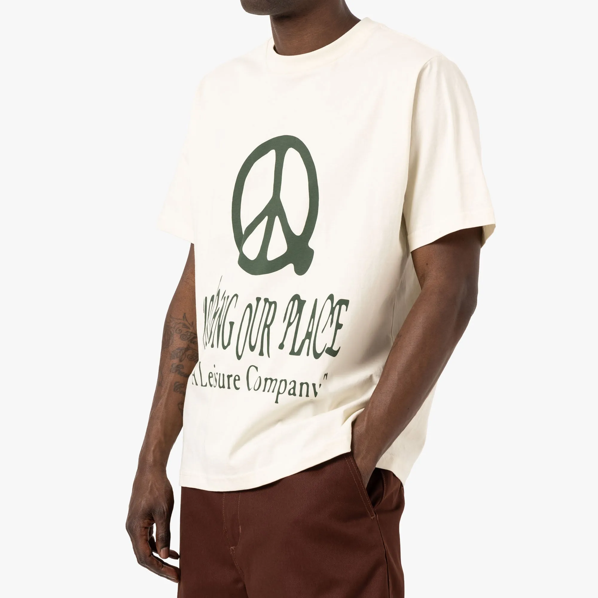 Museum Of Peace & Quiet Unser Platz T-Shirt / Knochen