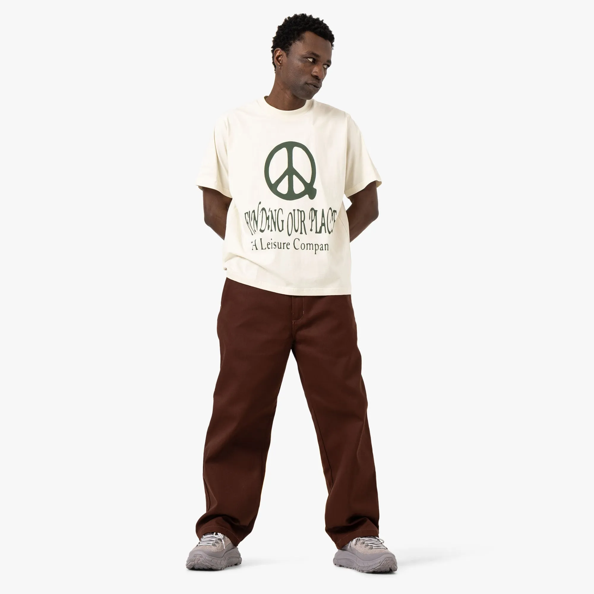 Museum Of Peace & Quiet Unser Platz T-Shirt / Knochen