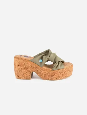 Meine Vegan Keil-Sandalen mit Twist-Peel-Kastanienoptik | Olive
