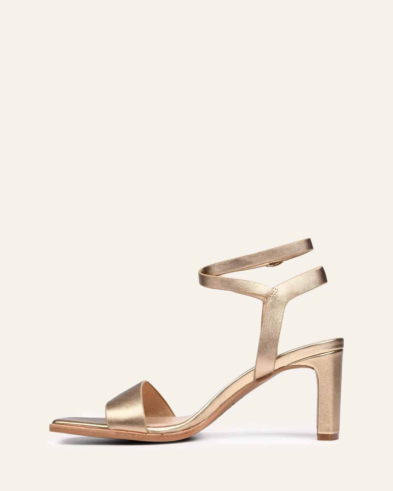 NATSU MITTELHOHE ABSATZSANDALEN AUS WEICHEM GOLDENEM LEDER