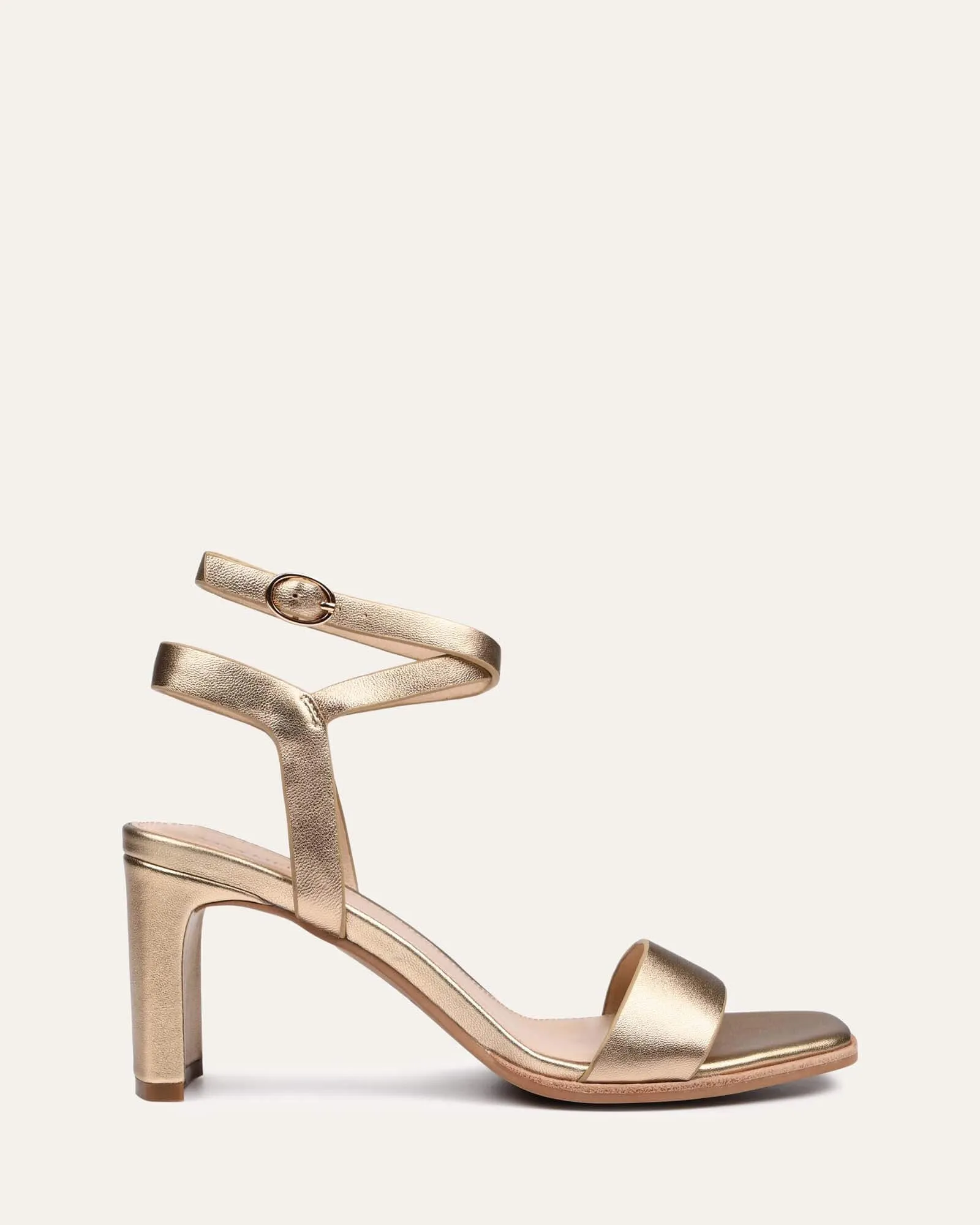 NATSU MITTELHOHE ABSATZSANDALEN AUS WEICHEM GOLDENEM LEDER