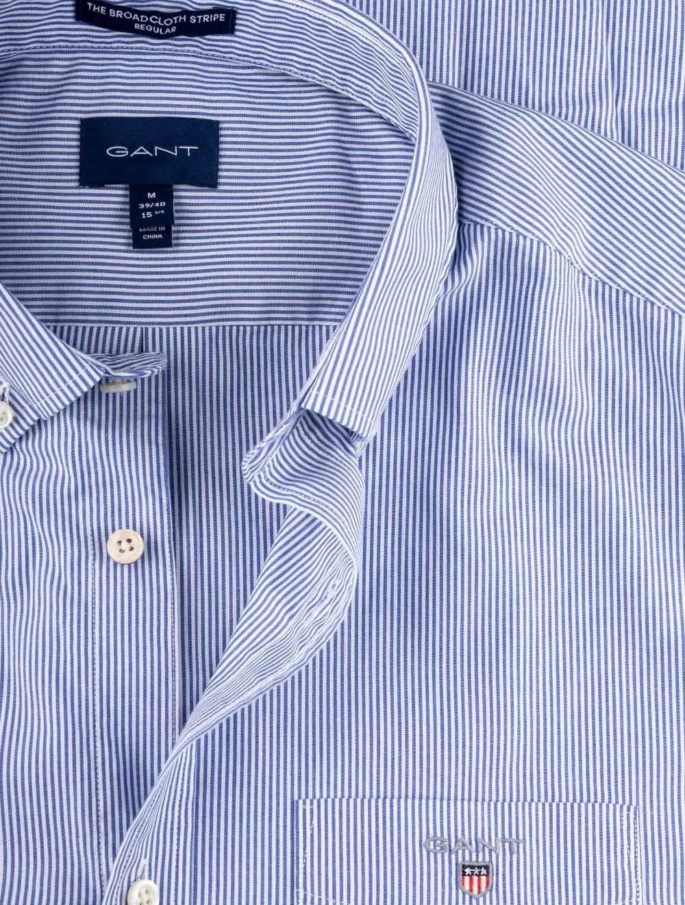 Regular Fit Broadcloth Banker Buttondown Kurzarmhemd College Blau