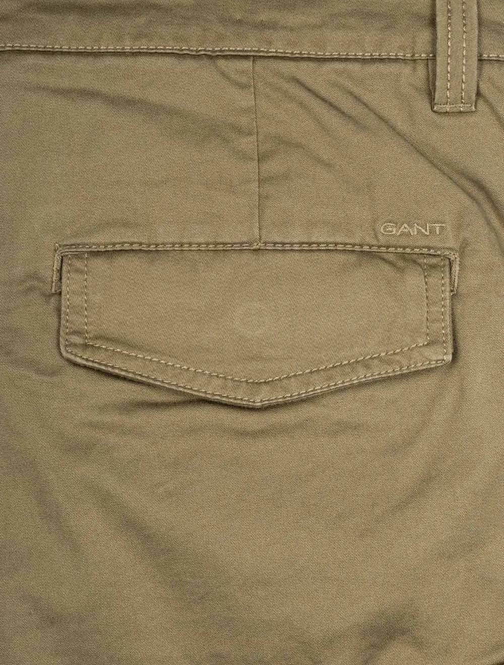 Bequeme Twill-Cargo-Shorts in Rennsportgrün