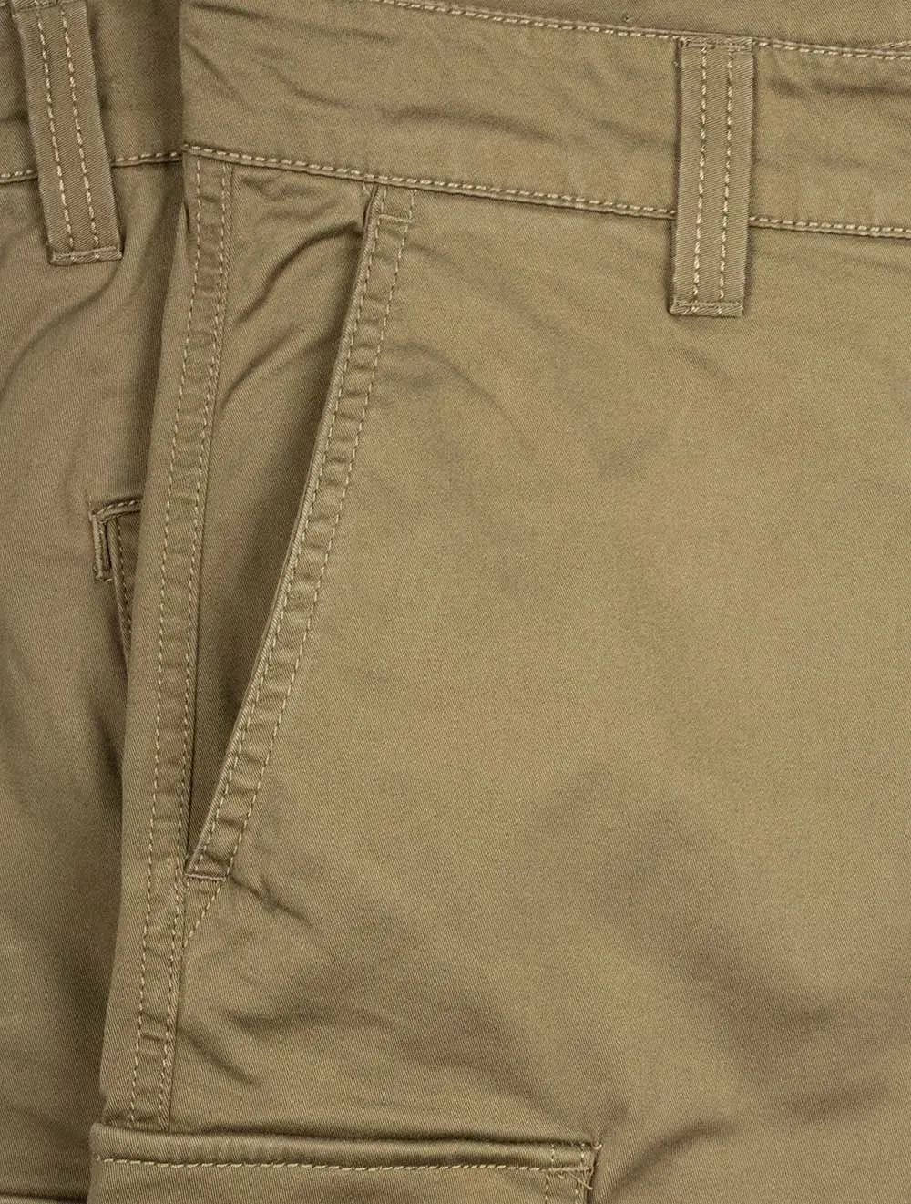Bequeme Twill-Cargo-Shorts in Rennsportgrün