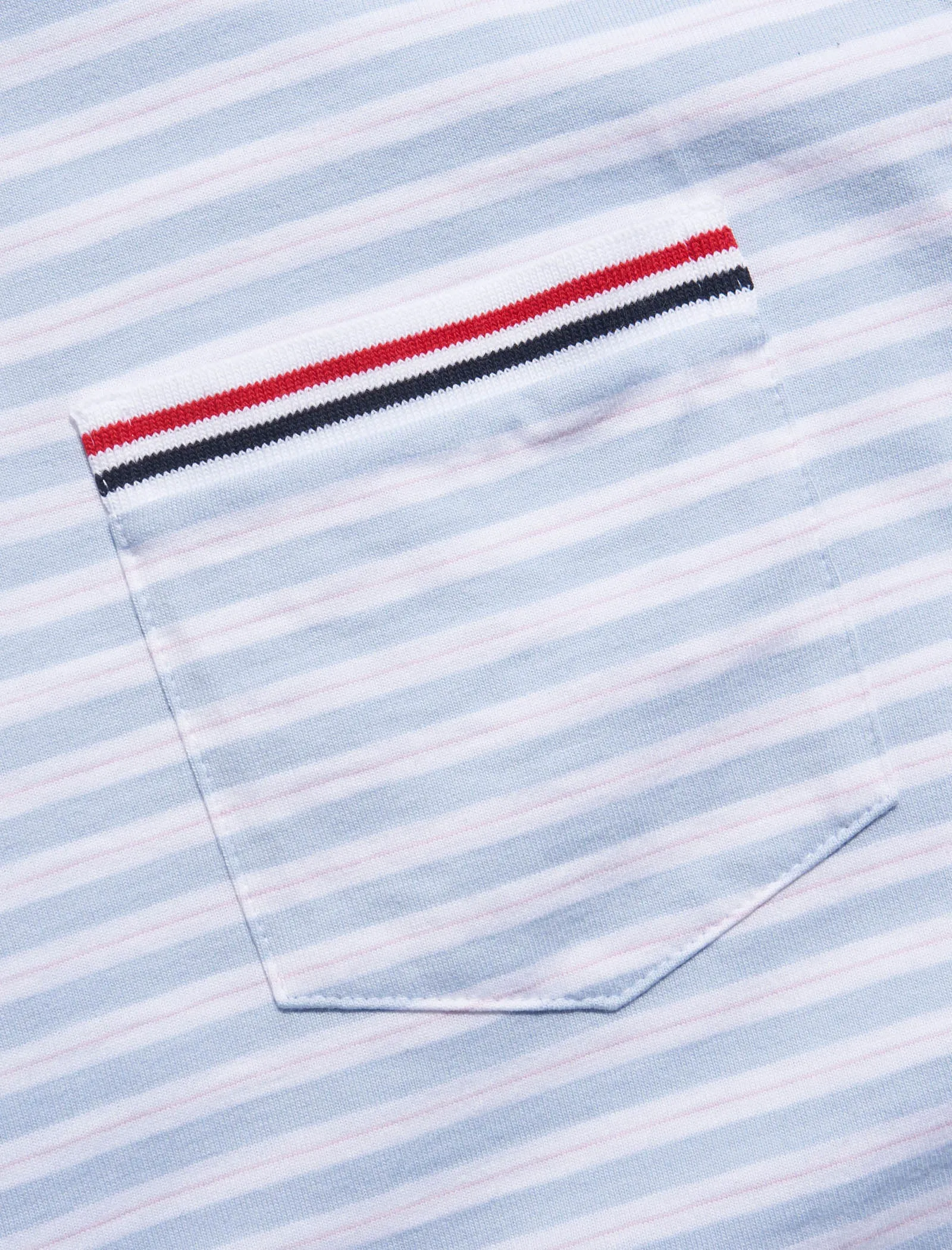KURZÄRMELIGES T-SHIRT MIT TASCHE