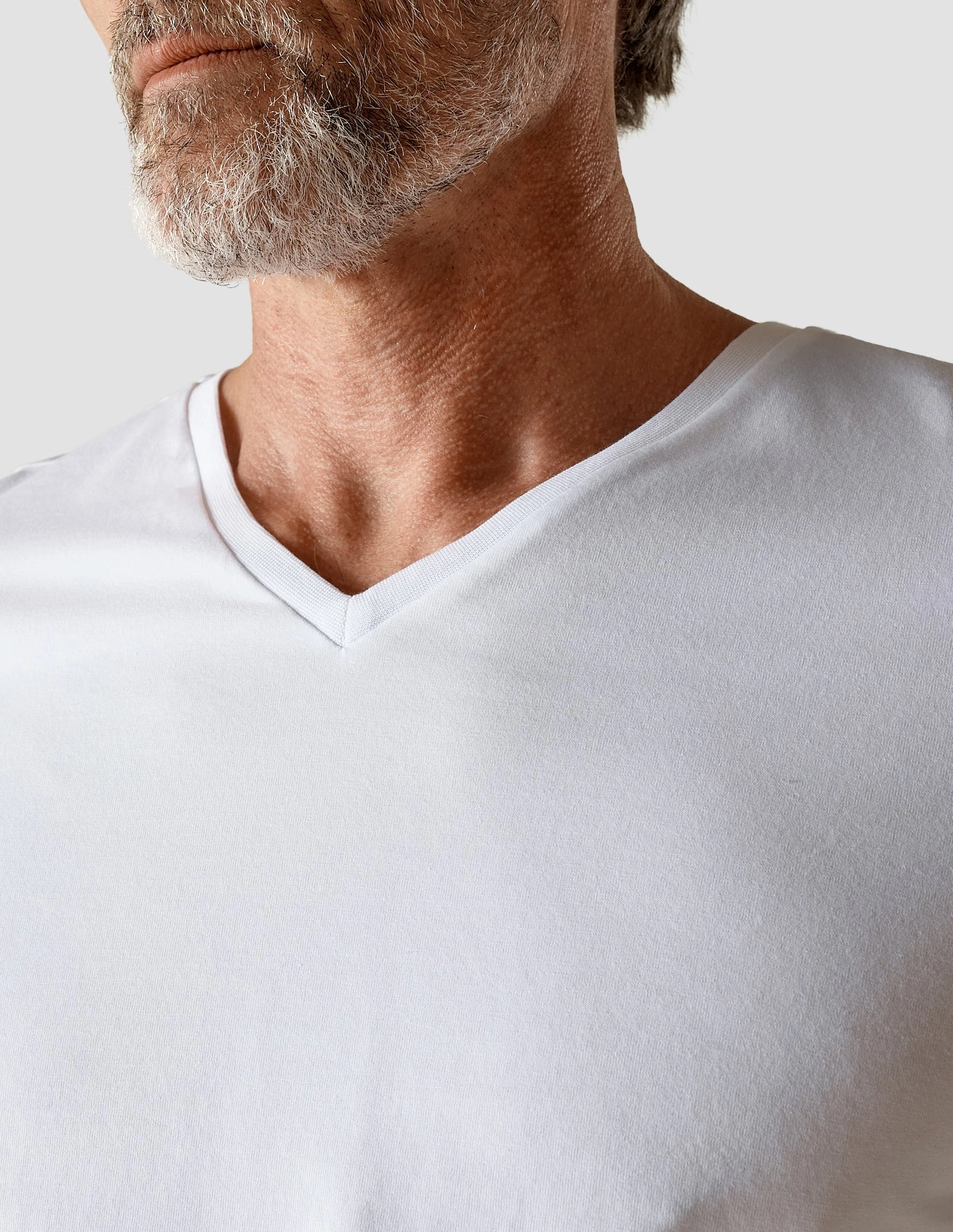 Supima T-Shirt Weiß mit V-Ausschnitt