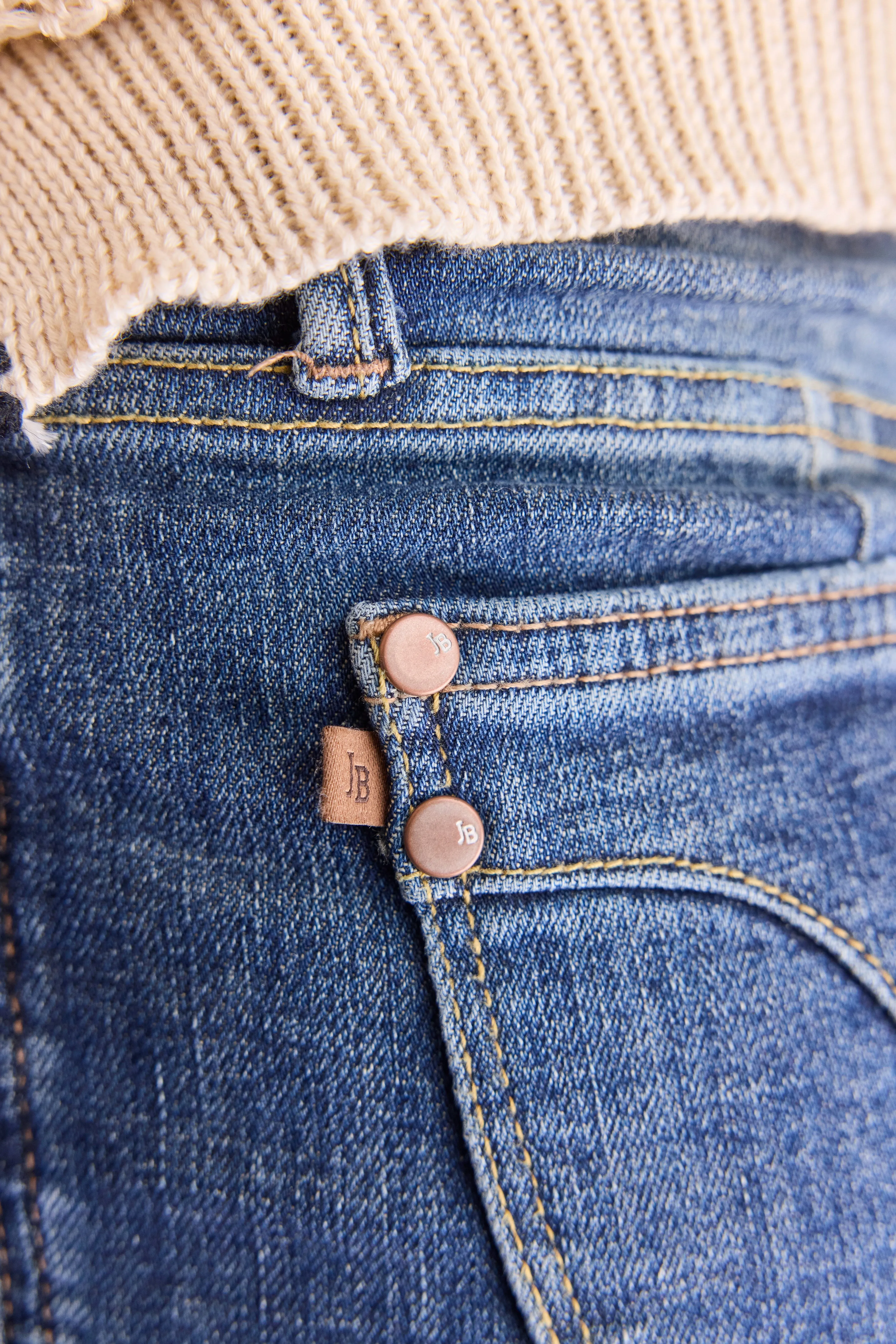 The Blake von Judy Blue: High-Waist Denimshorts mit Bauchkontroll-Effekt, ausgefranstem Saum und poformendem Schnitt *Endgültiger Verkauf*