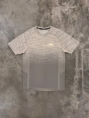 Trailberg Apex Nahtloses T-Shirt - Mondgestein