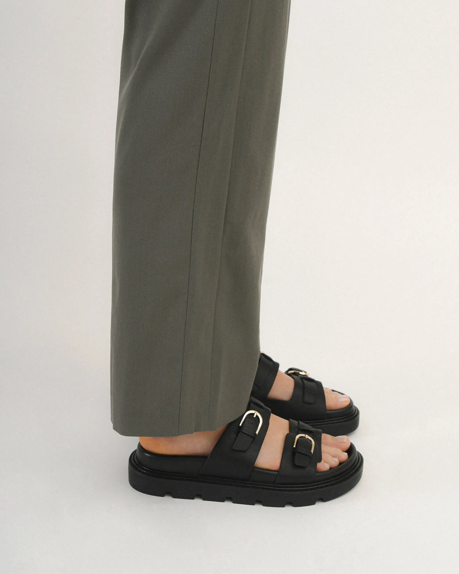 VICHY FLACHE SANDALETTEN AUS SCHWARZEM LEDER